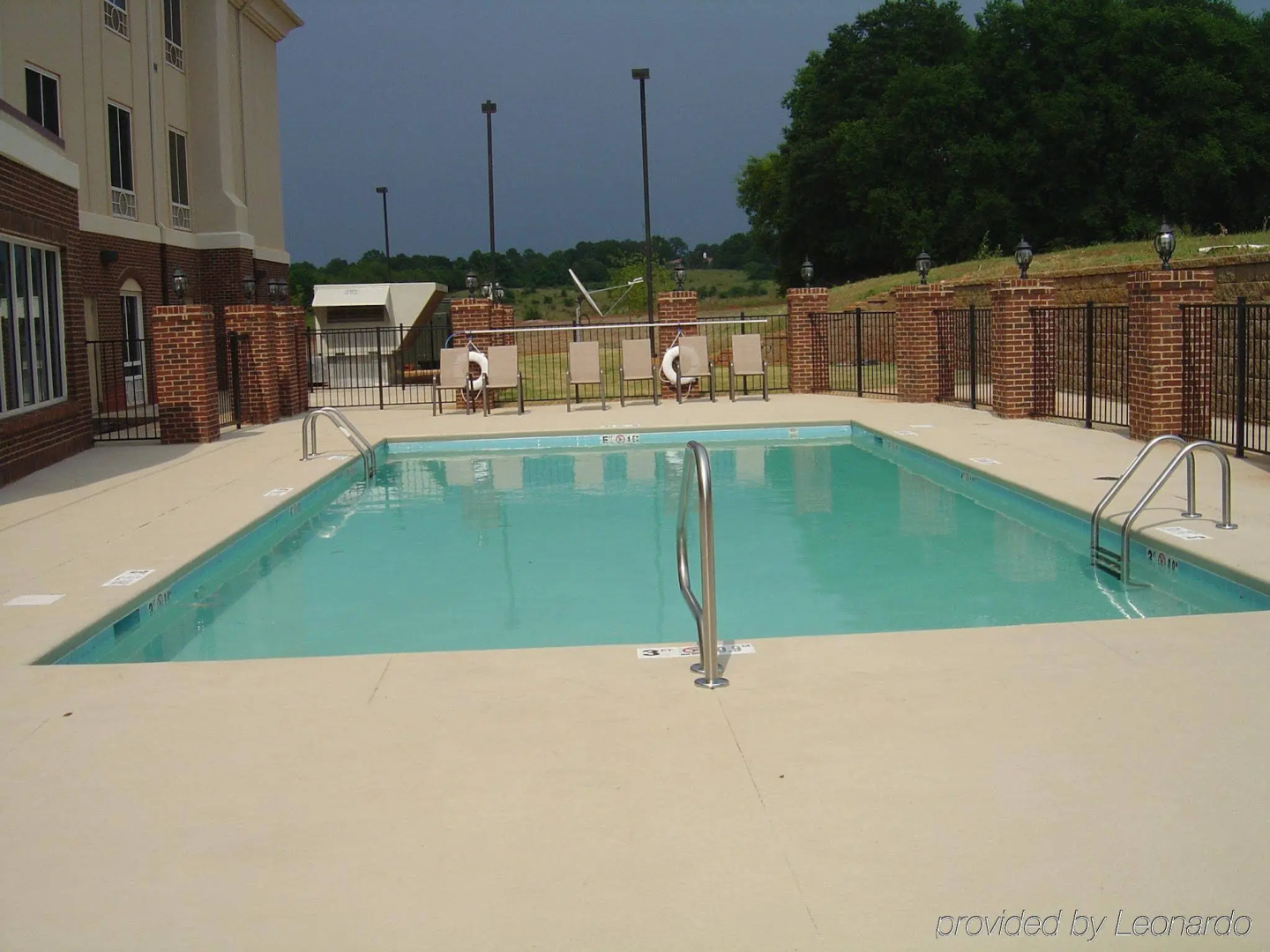 Holiday Inn Express Hotel & Suites Talladega by IHG
