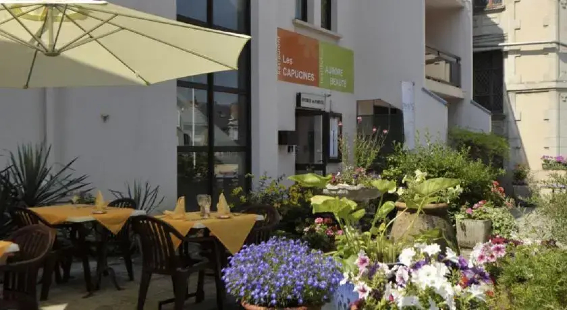 Logis Palais Des Fleurs Restaurant Les Capucines