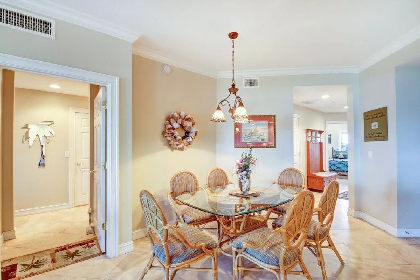 Deluxe Condo at the heart of Main Beach by RedAwning