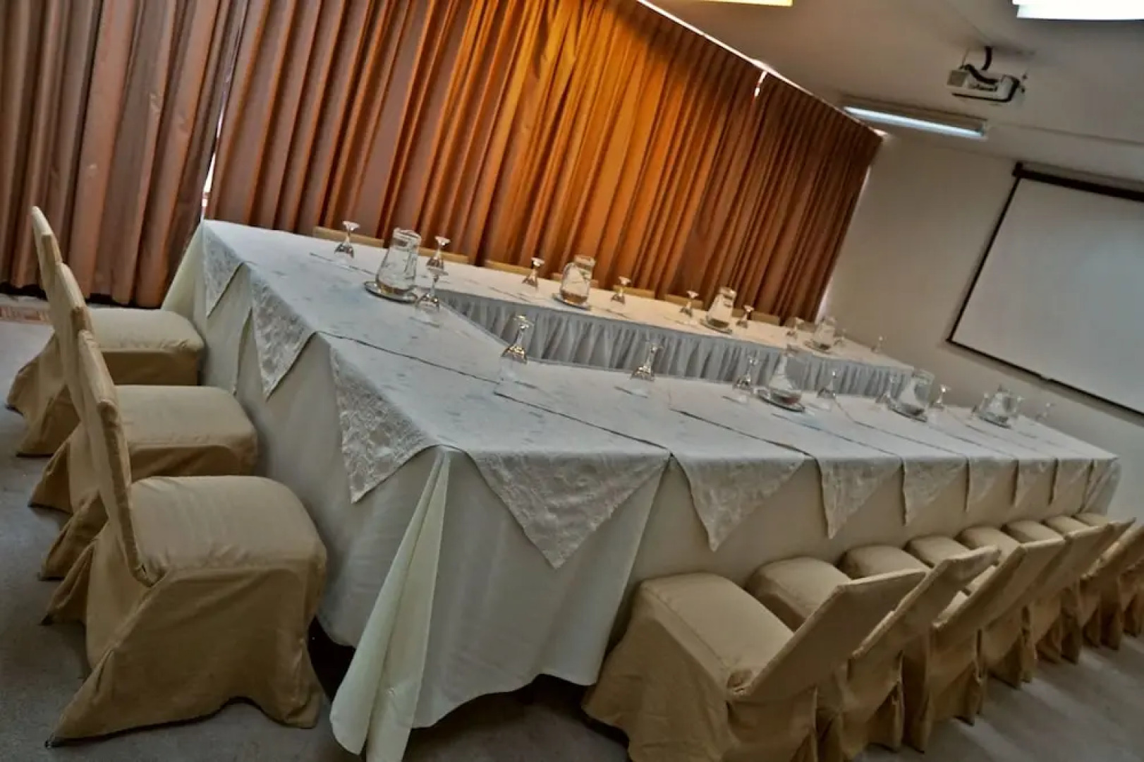 Real Plaza Hotel & Convention Center