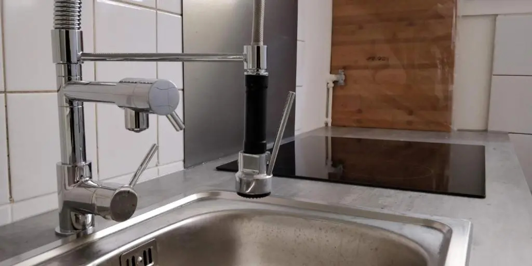 Modern 1 bedroom apartment near the metro.