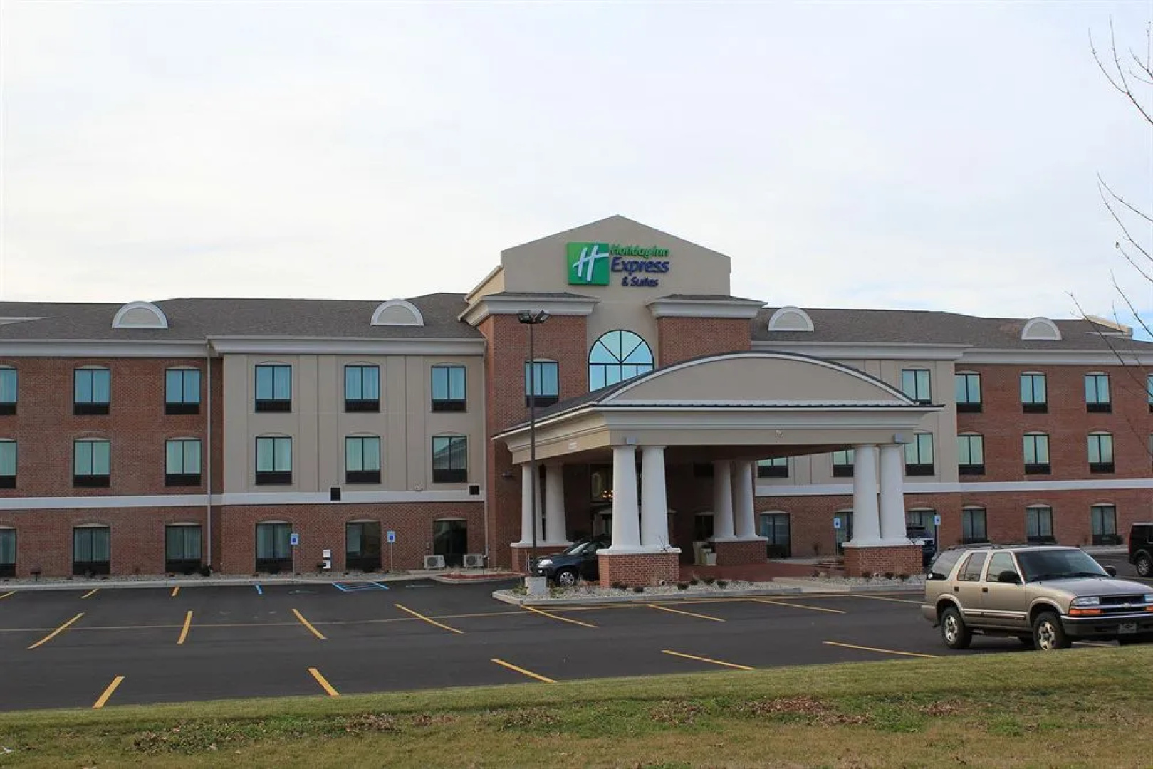Holiday Inn Express & Suites Niles