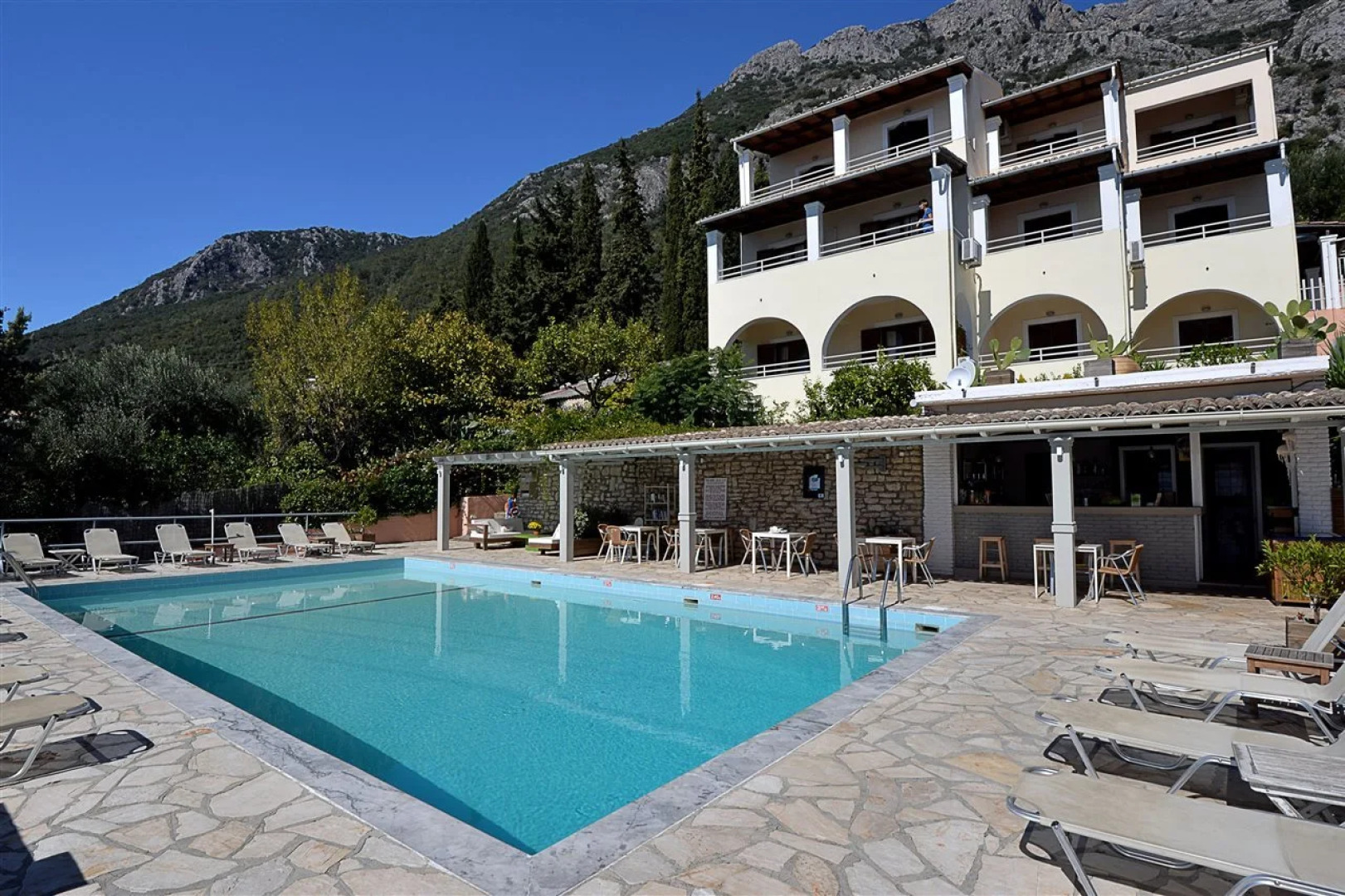 Captain's Apts Barbati