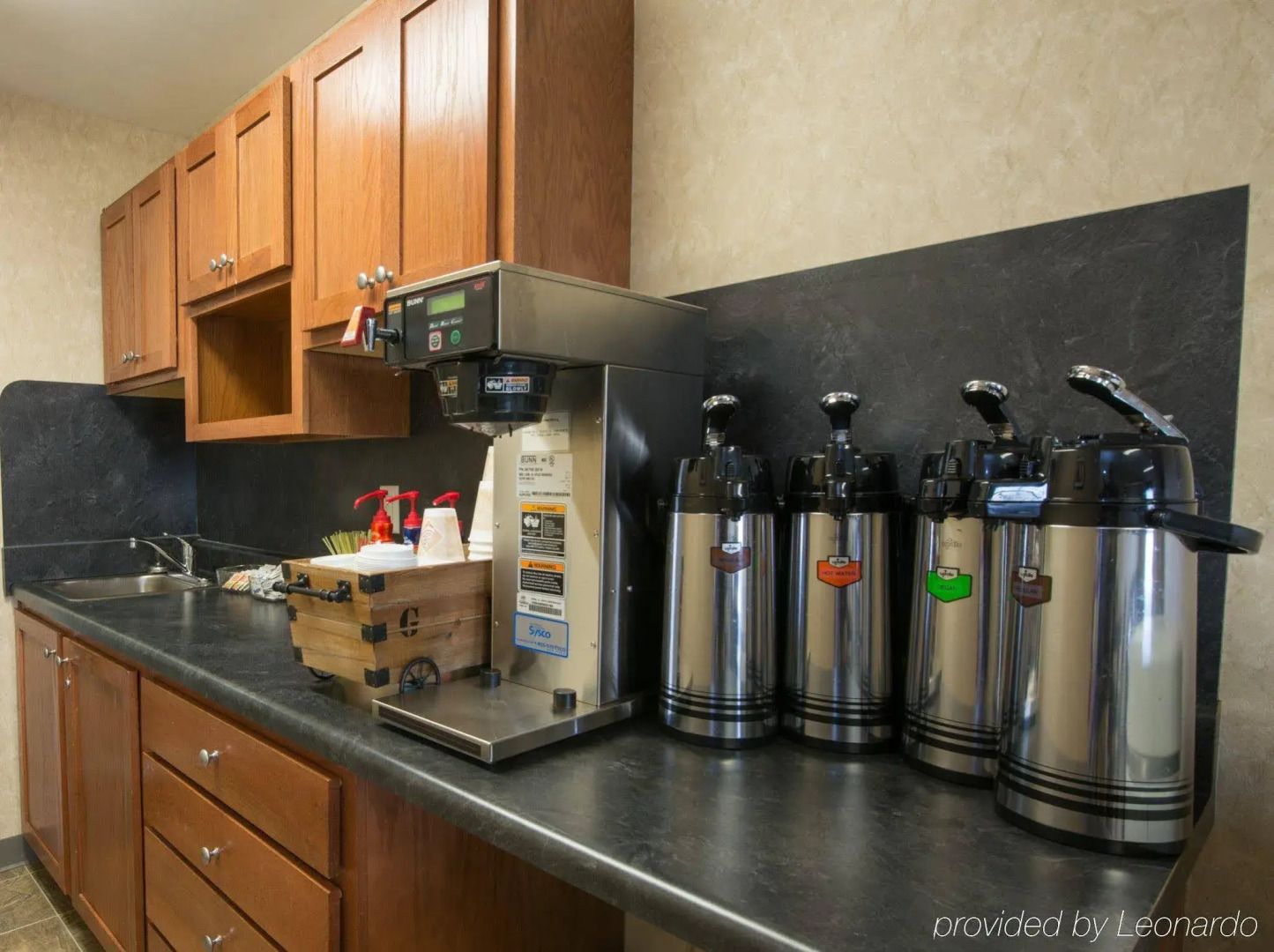 Red Roof Inn & Suites Dickinson