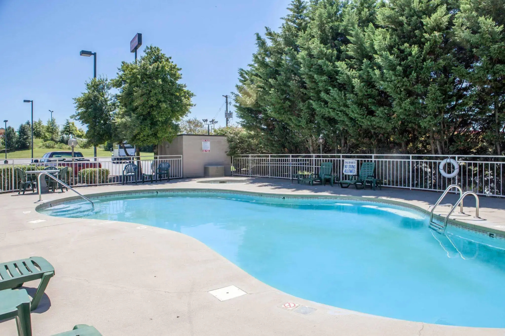 Econo Lodge Inn & Suites Knoxville East