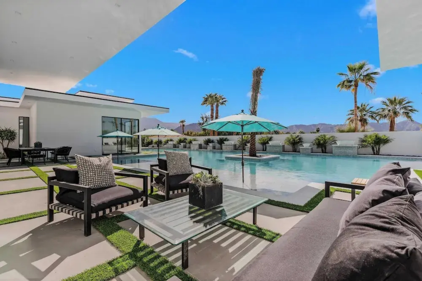 Sleeps 31 2 Luxury Villas w/ Pool + Spa, Putting Green Bravo by Avantstay