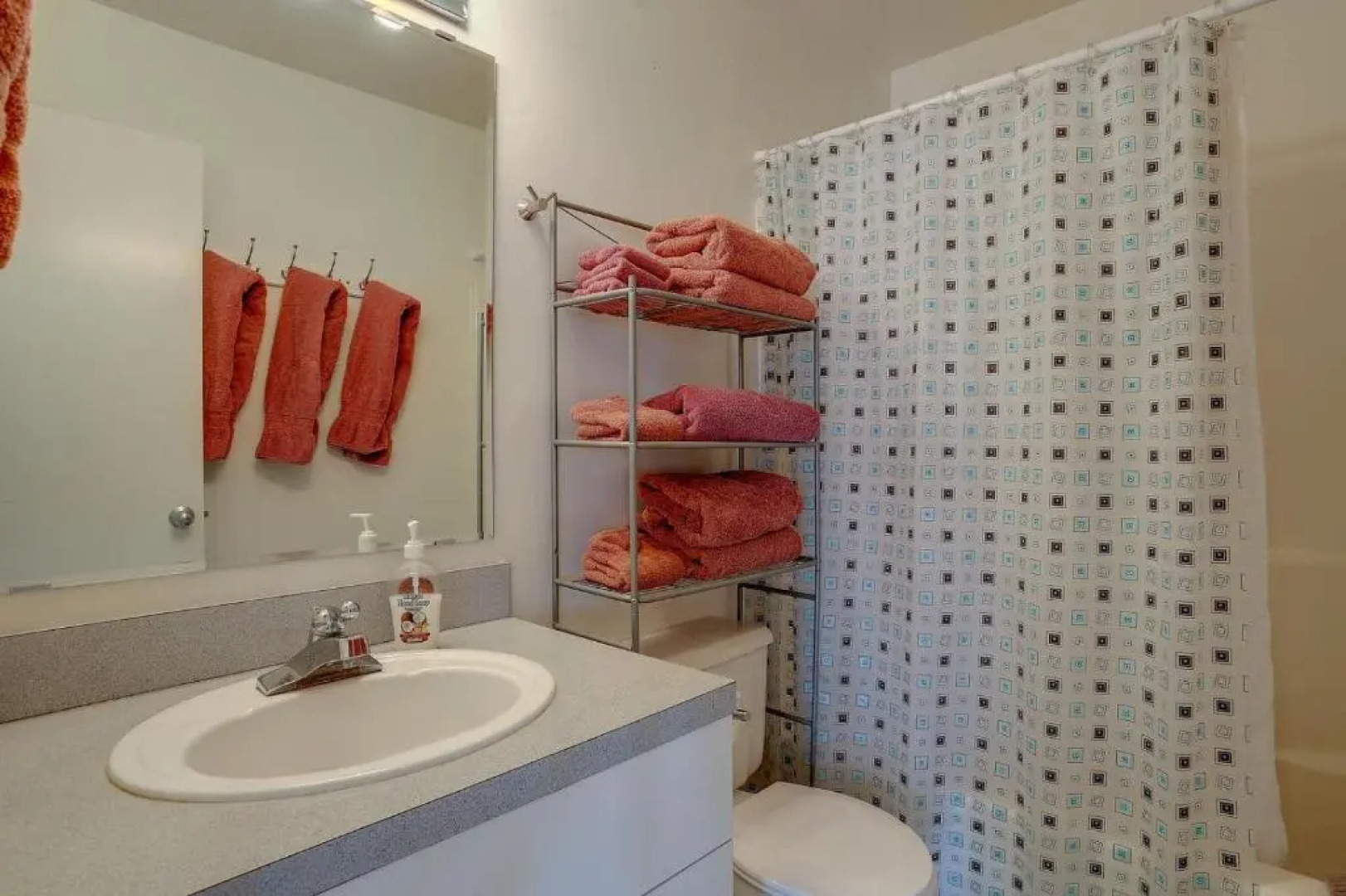 Fir Mountain Escape 4 Bedroom Home by RedAwning