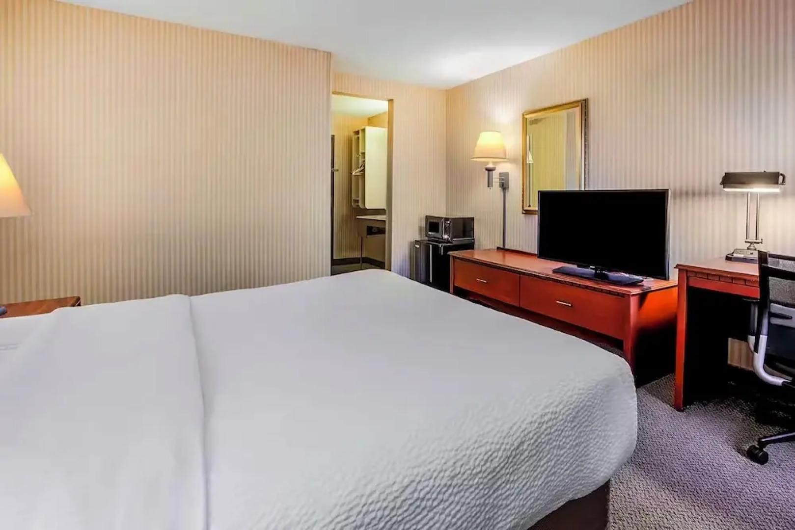 Norwood Inn and Suites Detroit