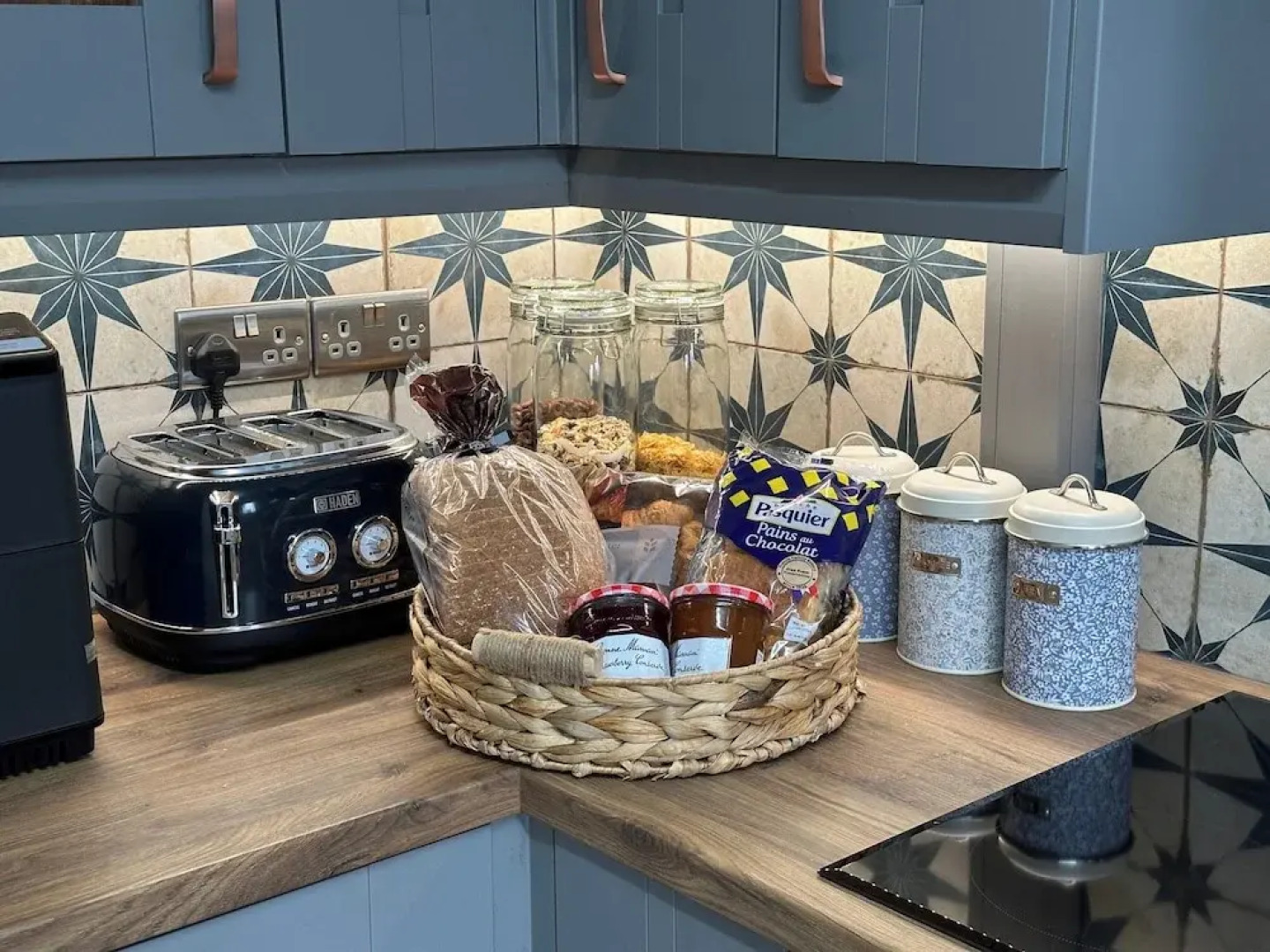 House Sleeps 10-garden-parking-nearbarryisland