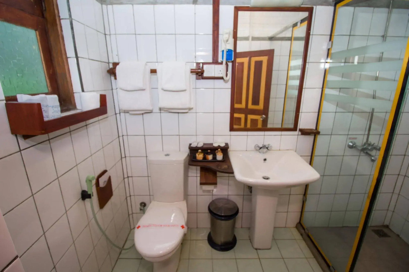 Lake Serenity Boutique Hotel