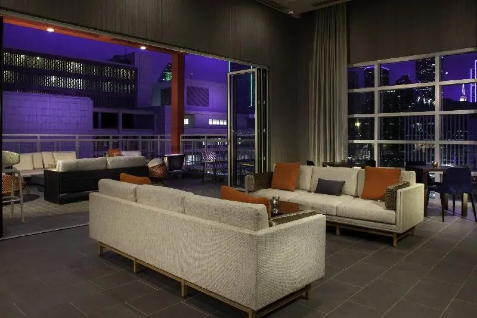 Courtyard Dallas Downtown Reunion District