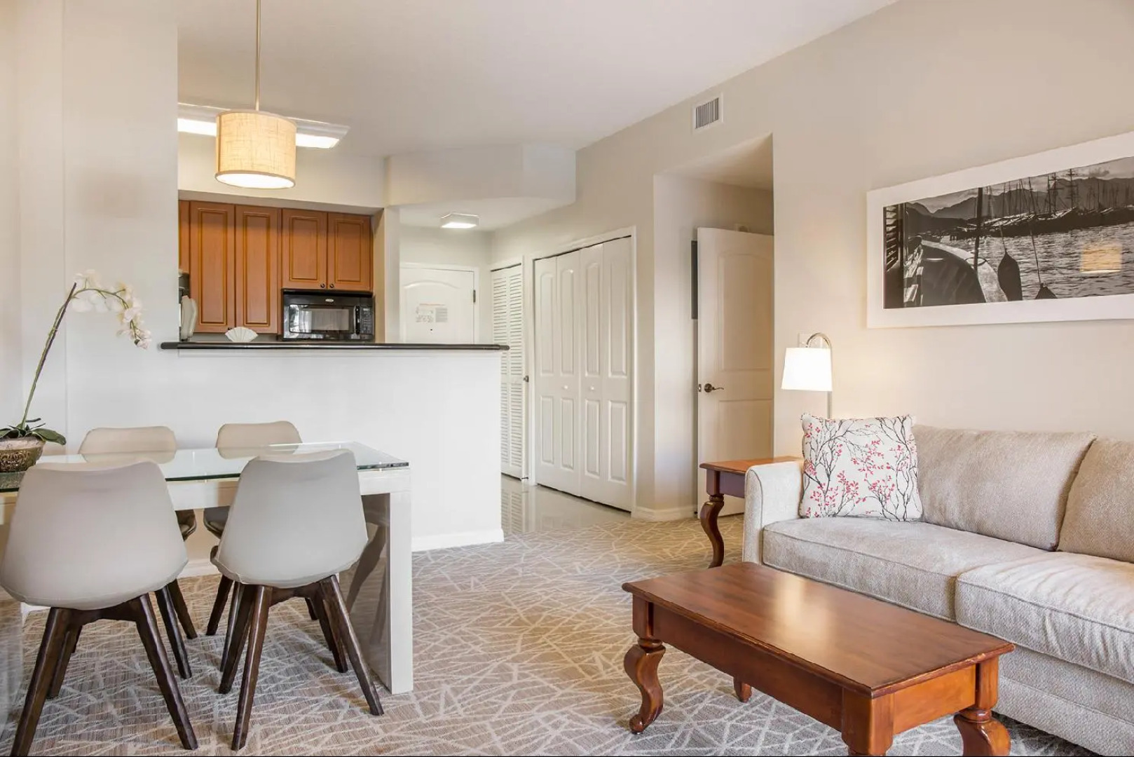 The Point Hotel & Suites