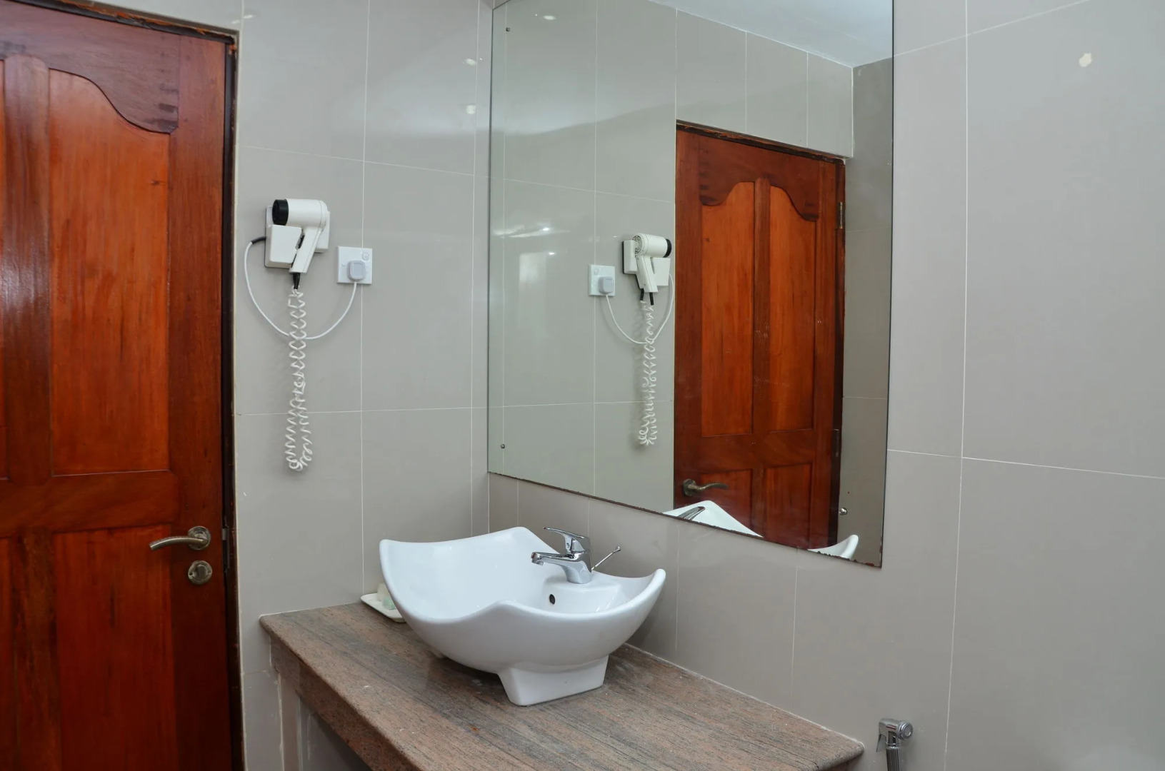 Tilko Jaffna City Hotel