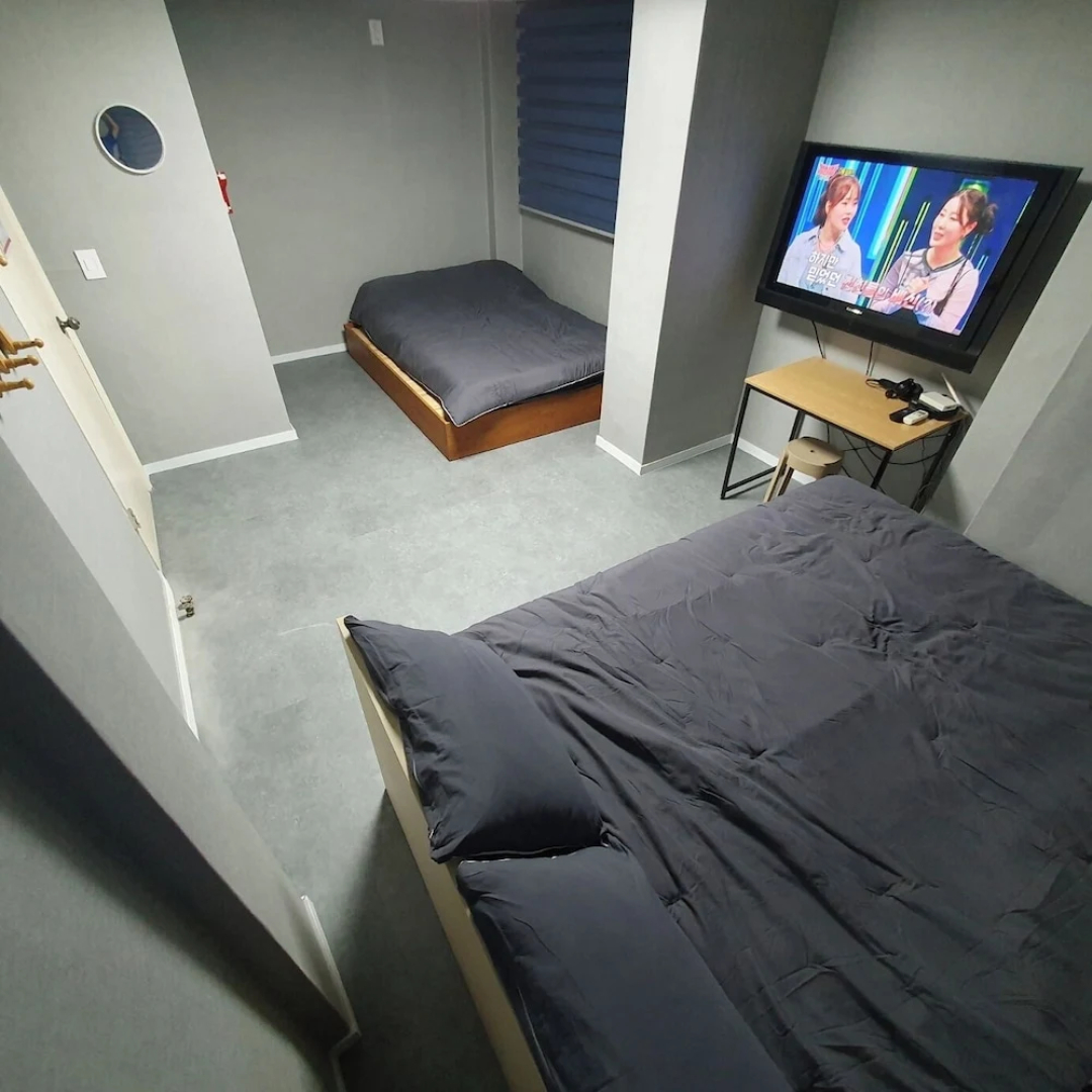 Seven Hostel