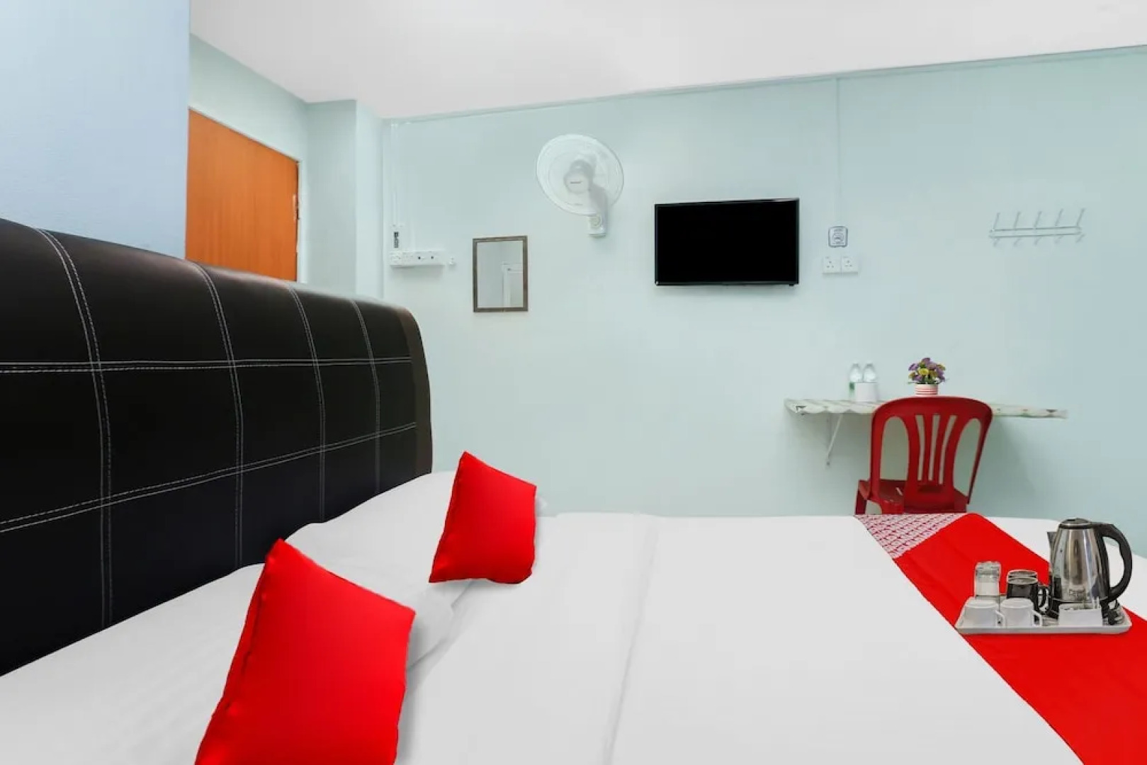 OYO 90873 Travellers Inn