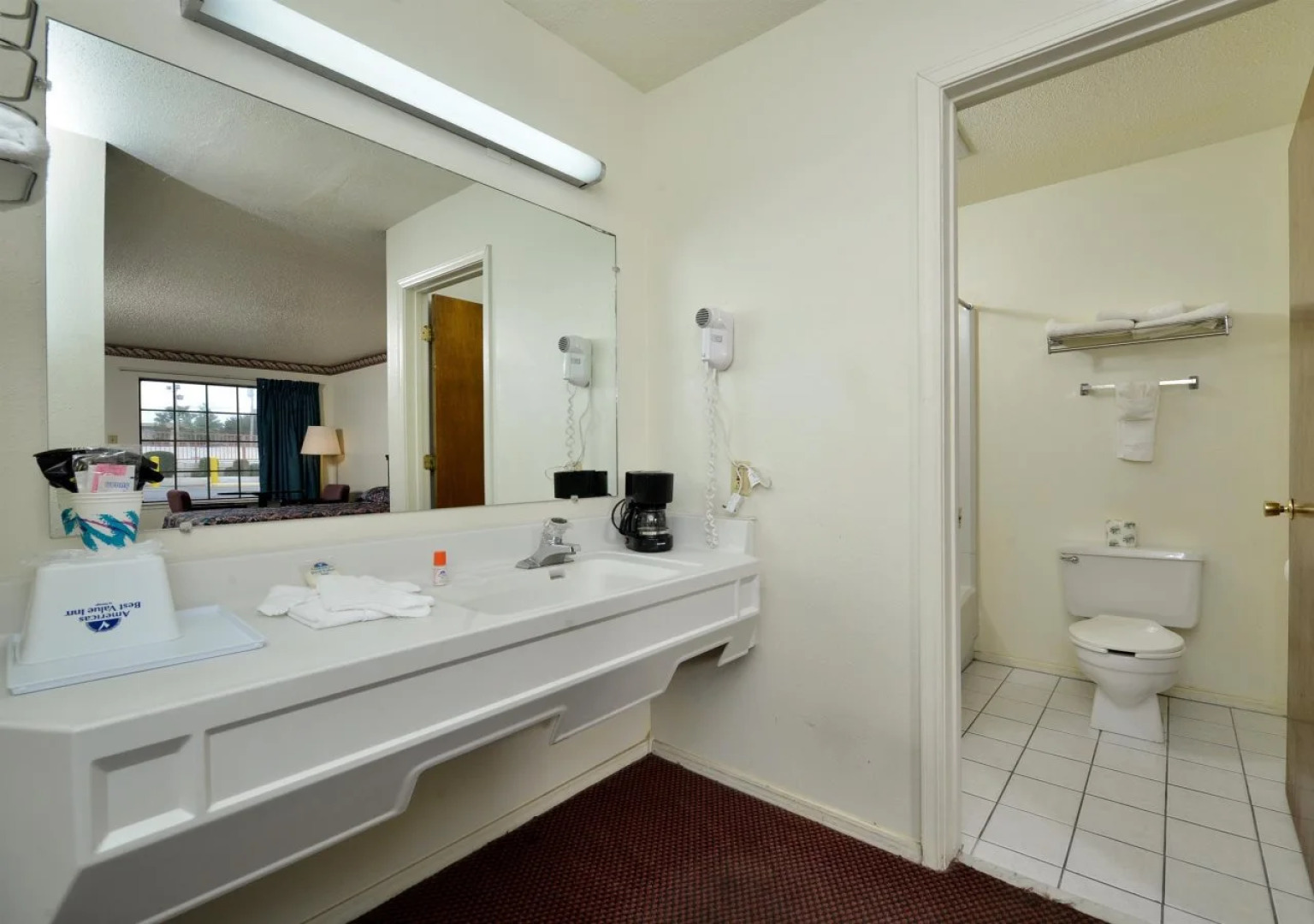 American Inn & Suites Russellville