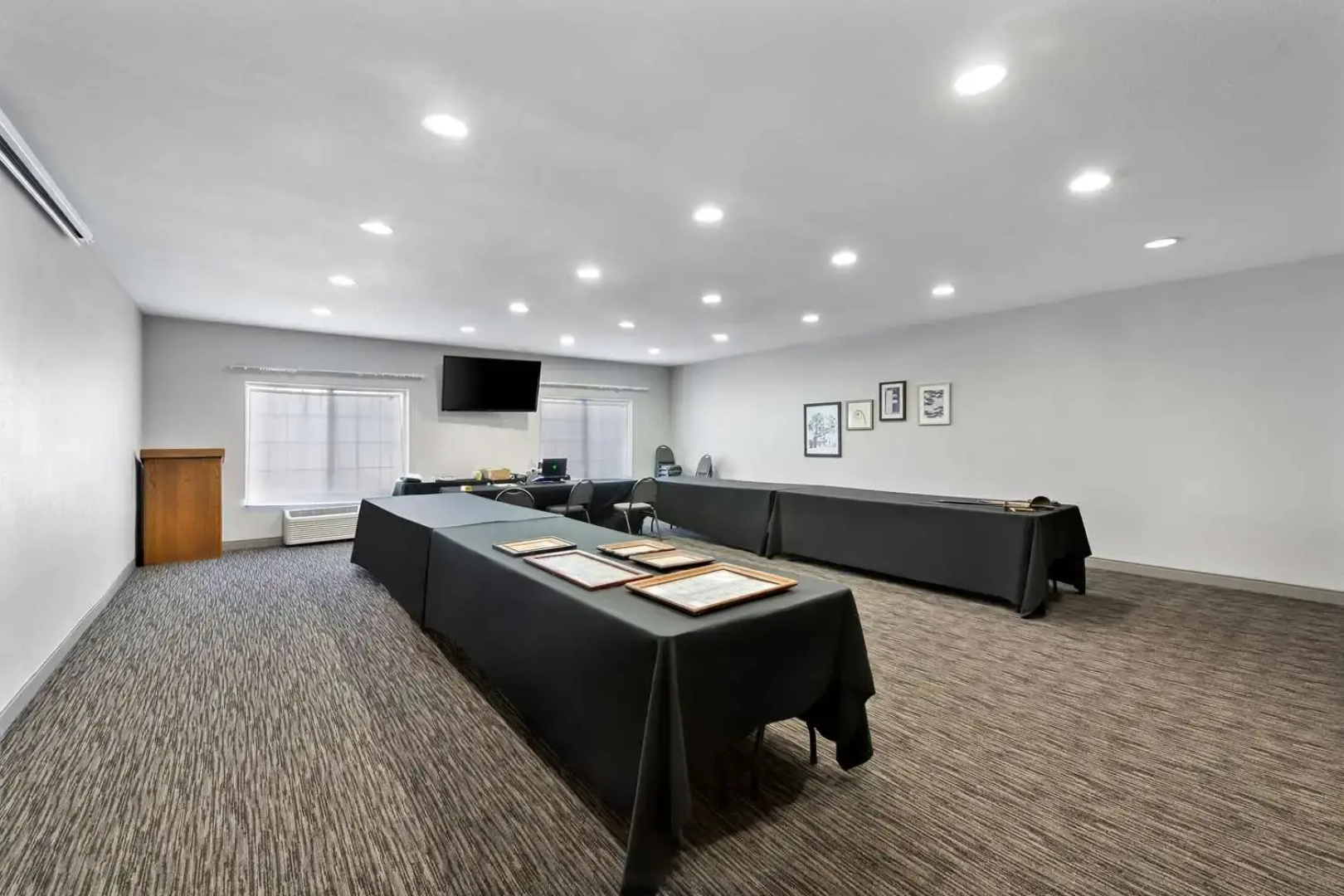 Country Inn & Suites by Radisson, Topeka West, KS