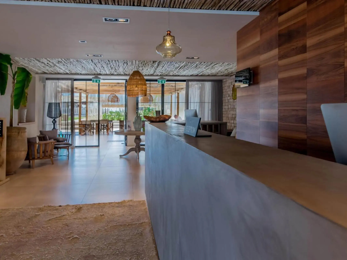 Cumeja - Beach Club & Hotel