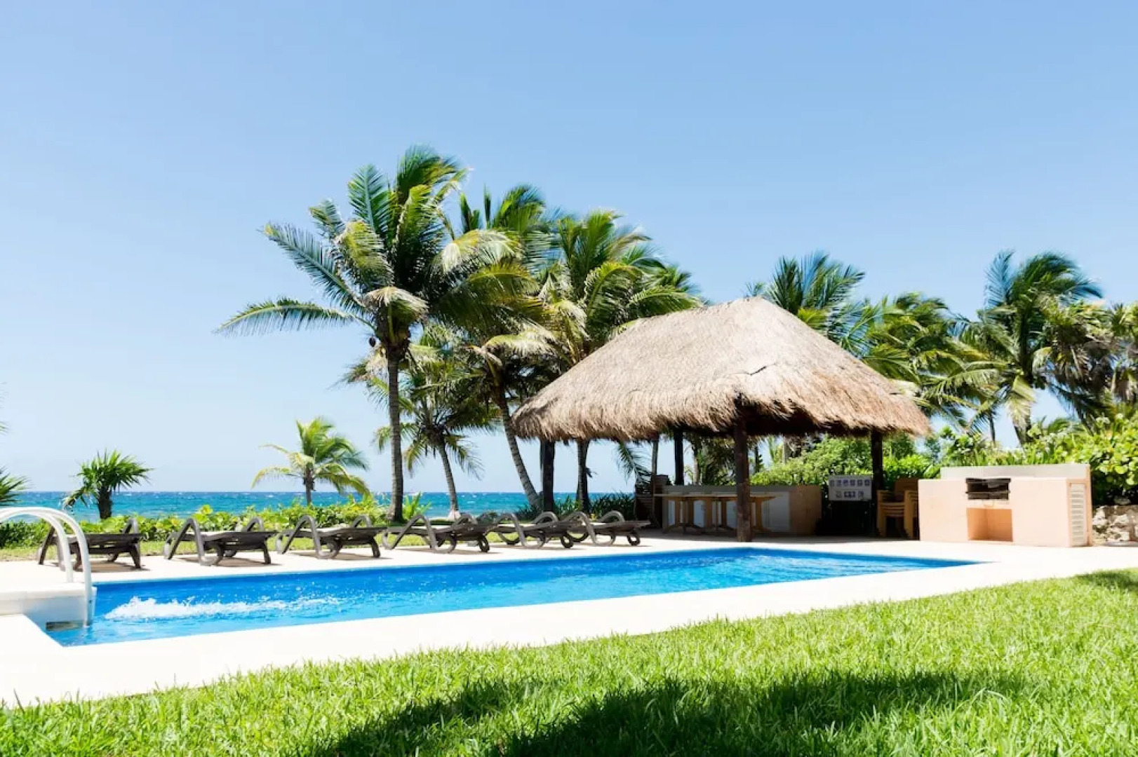 Costa Brava B4. Ocean View Balcony, Wifi, Netflix