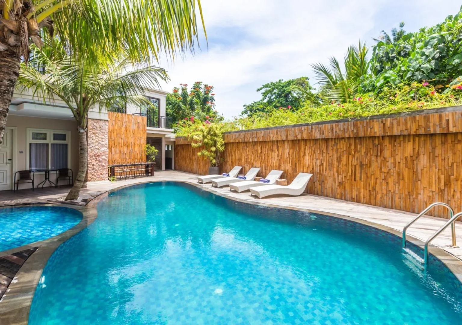 Alron Hotel Kuta Powered by Archipelago