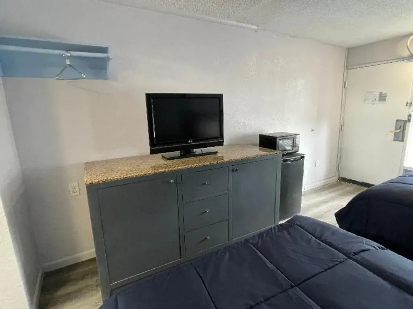 Budgetel Inn & Suites