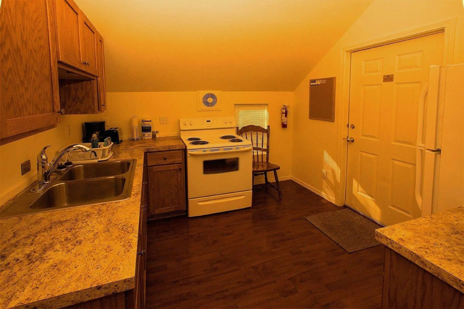 Maple Leaf Manor Suites