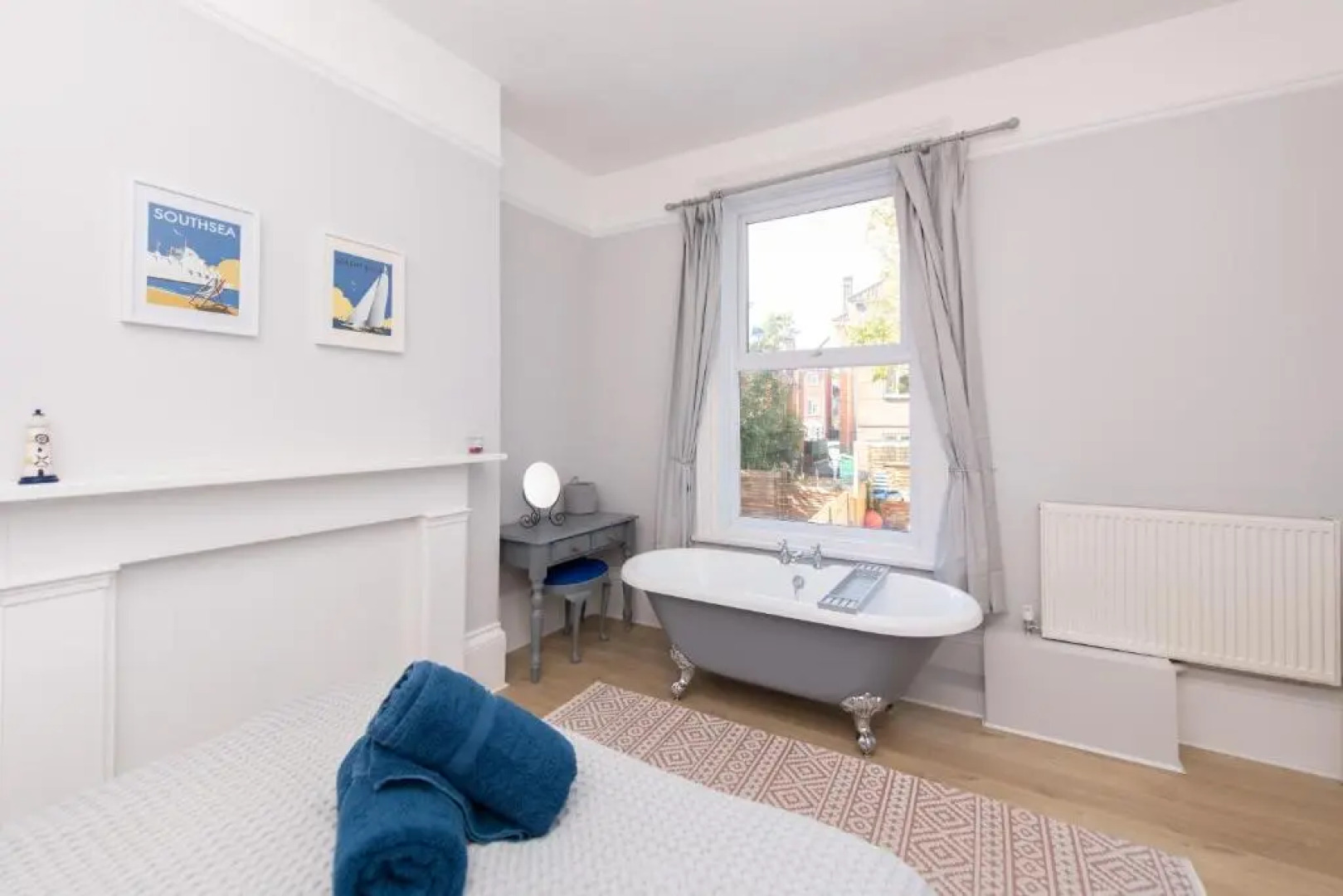 Elphinstone Apartment - Boutique 3 bed with Wi-Fi close to all amenities!