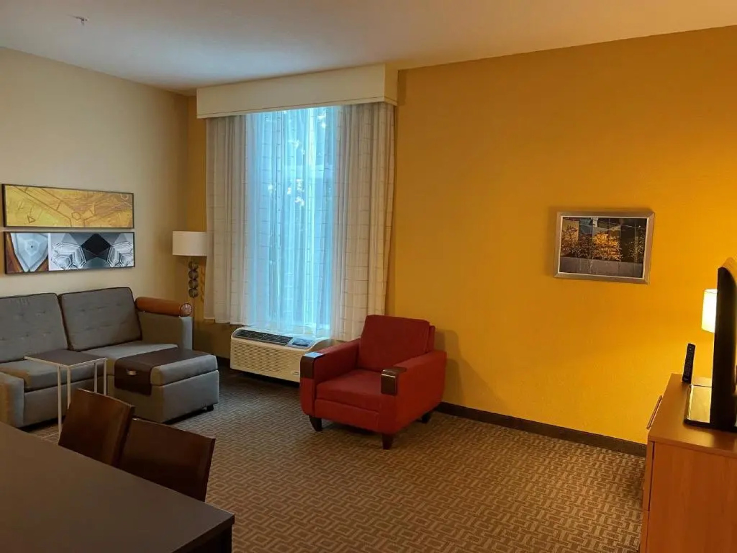 TownePlace Suites Orlando at FLAMINGO CROSSINGS® Town Center/Western Entrance
