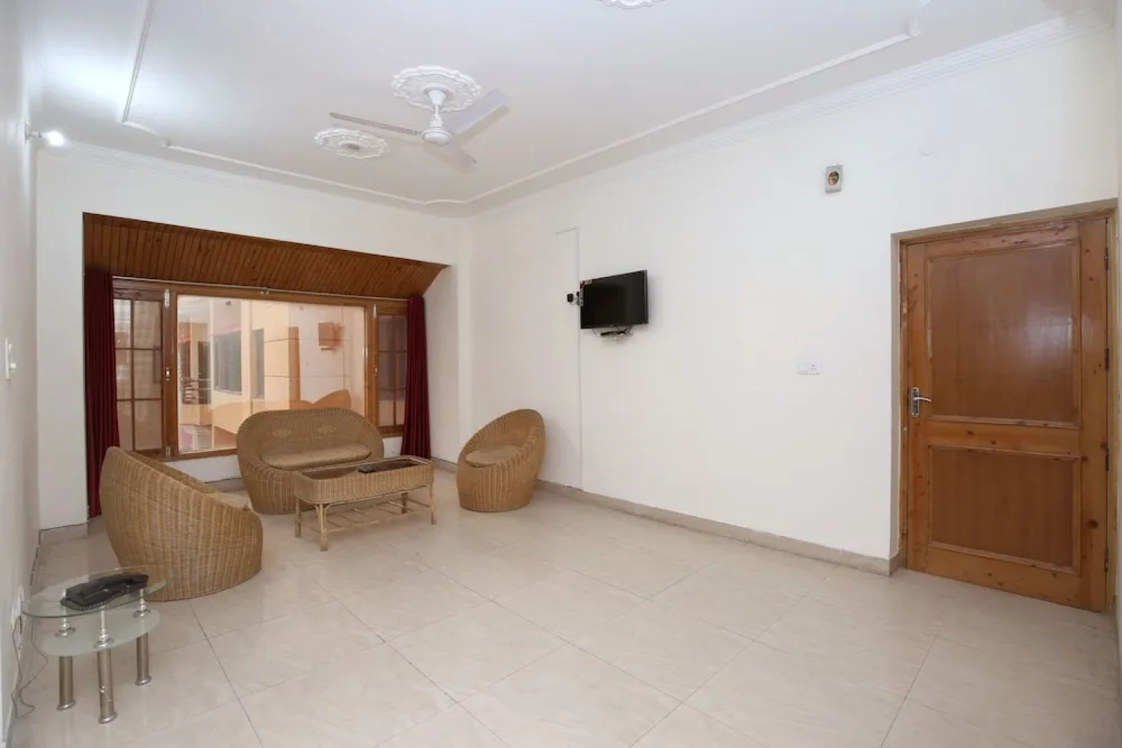 OYO 10208 Home Valley View 2BHK Kasauli