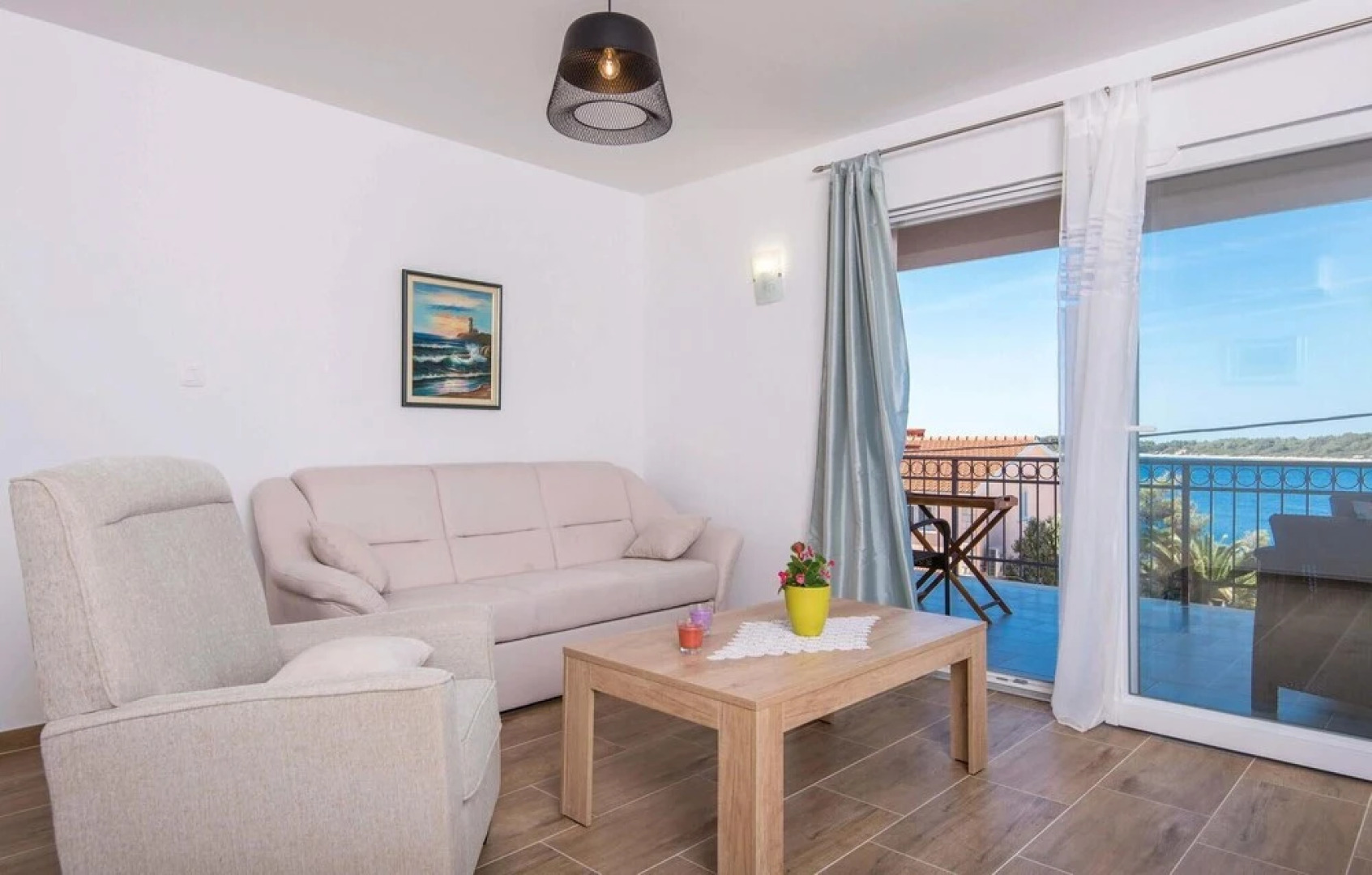 Stunning Home in Nova With Wifi and 3 Bedrooms