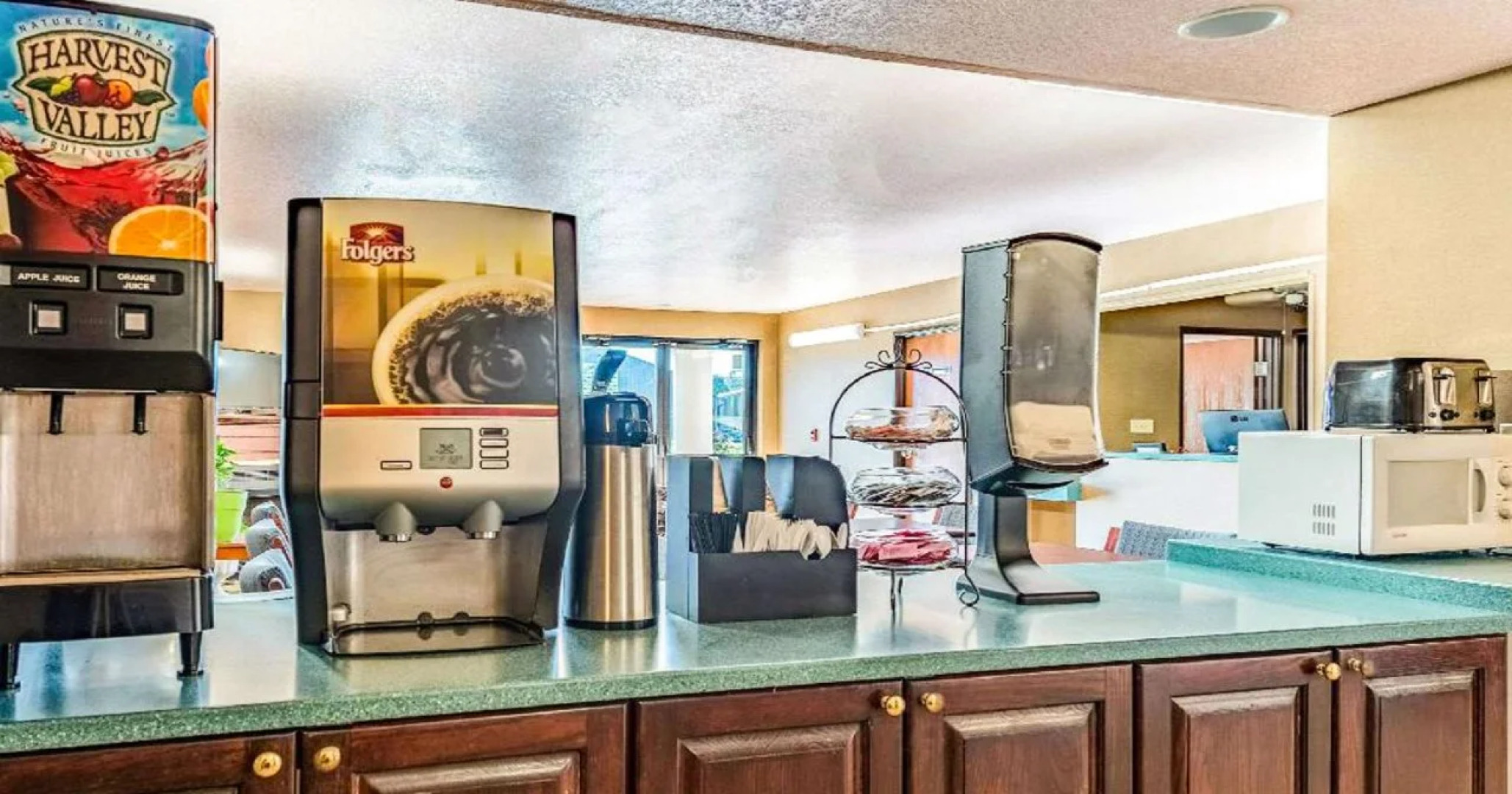 Econo Lodge Inn & Suites