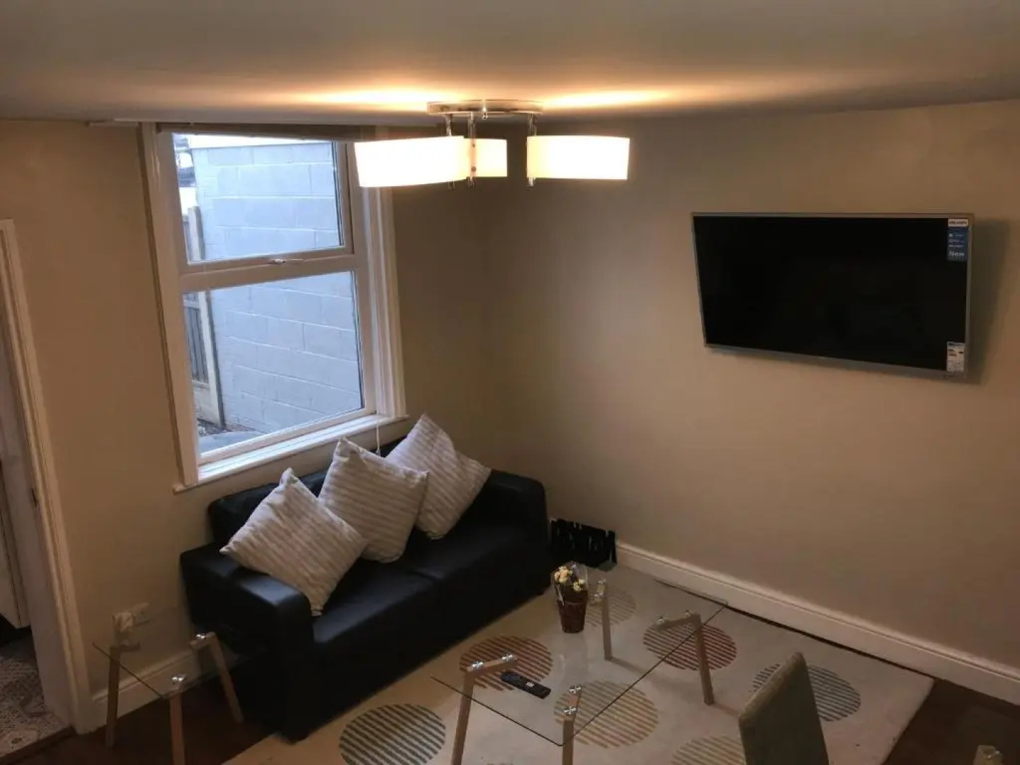 Ground Floor Contemporary 1 Bed Apartment
