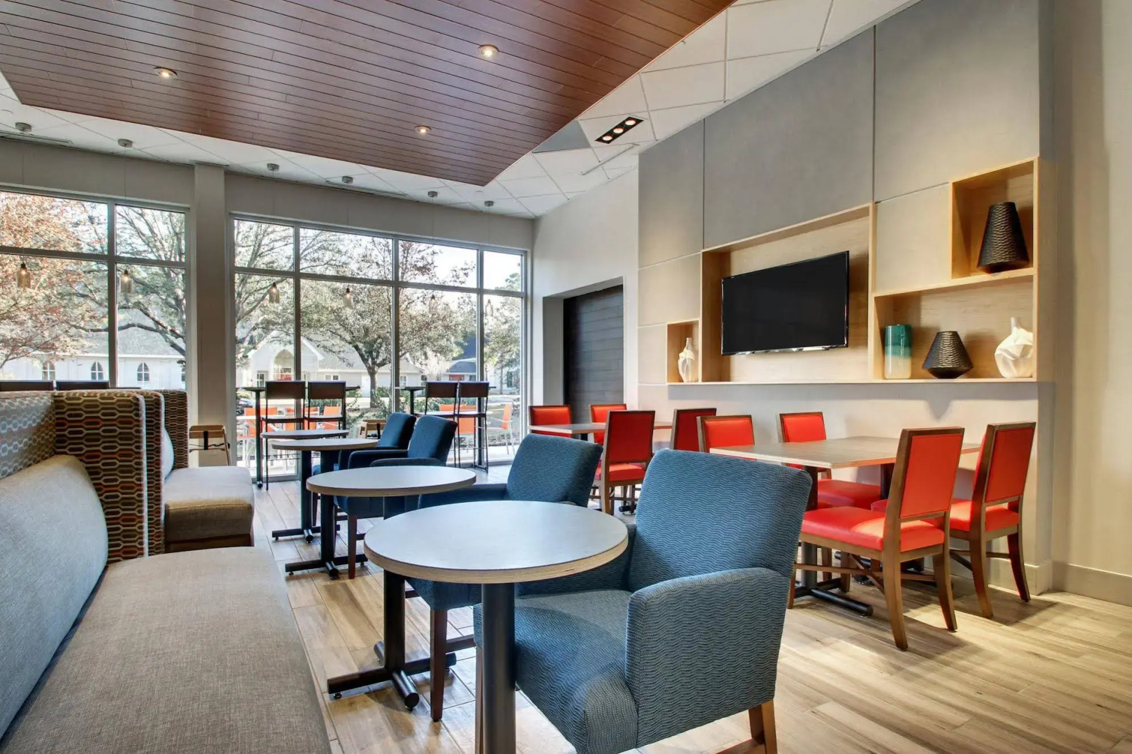 Holiday Inn Express & Suites Charleston NE Mt Pleasant US17 by IHG