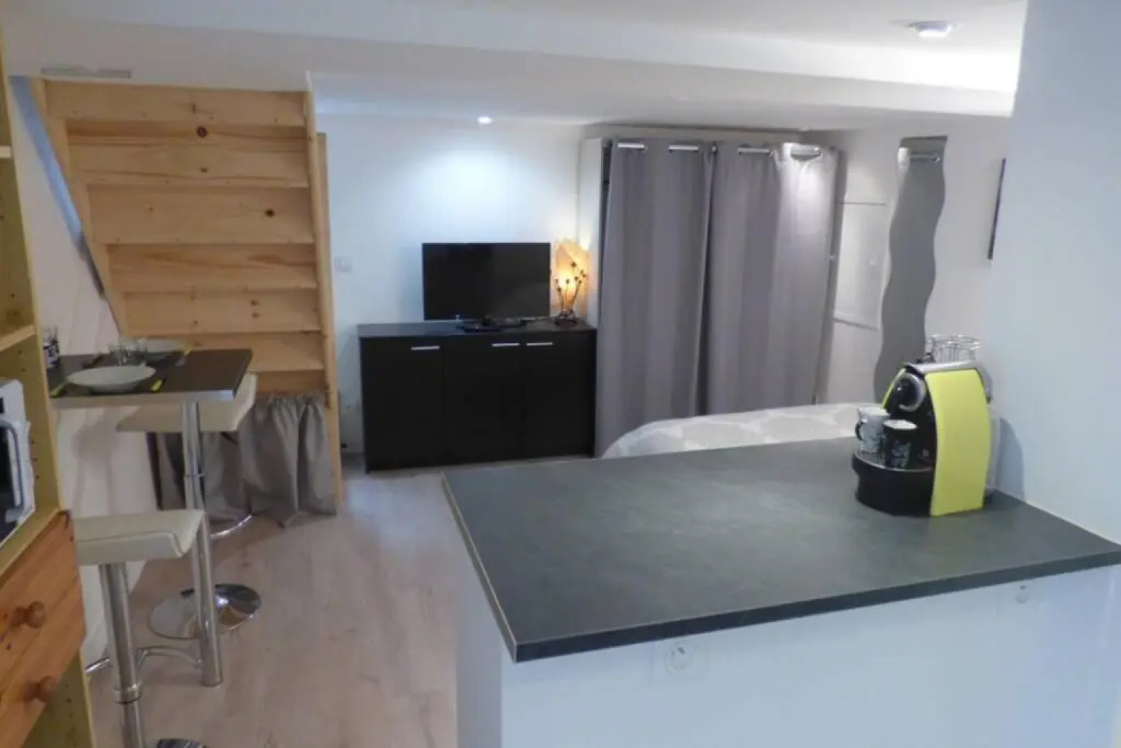 Studio Neuf Avec Courette Privative