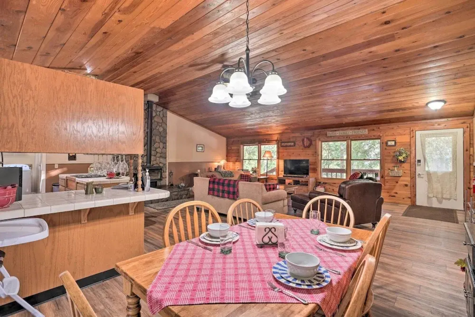 11 Mi to Apple Hill: Pollock Pines Resort Cabin