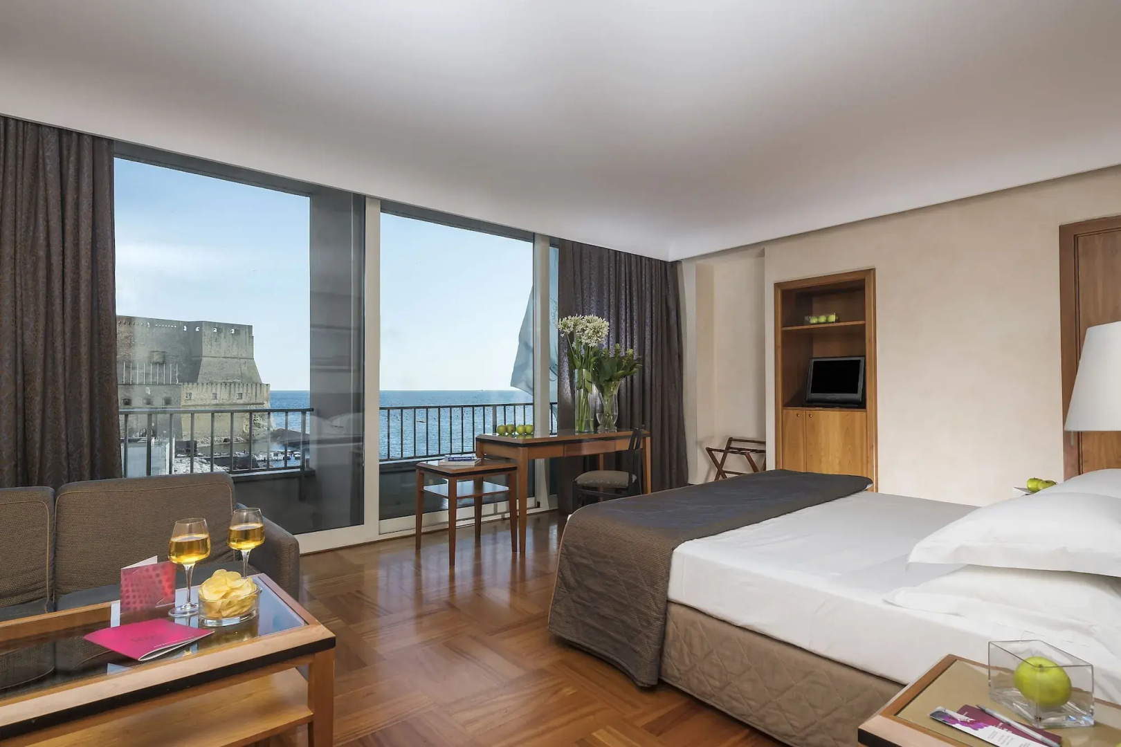 Отель Royal Continental Hotel Naples