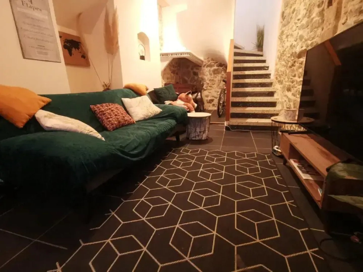 Beautiful Holiday Home With Fireplace
