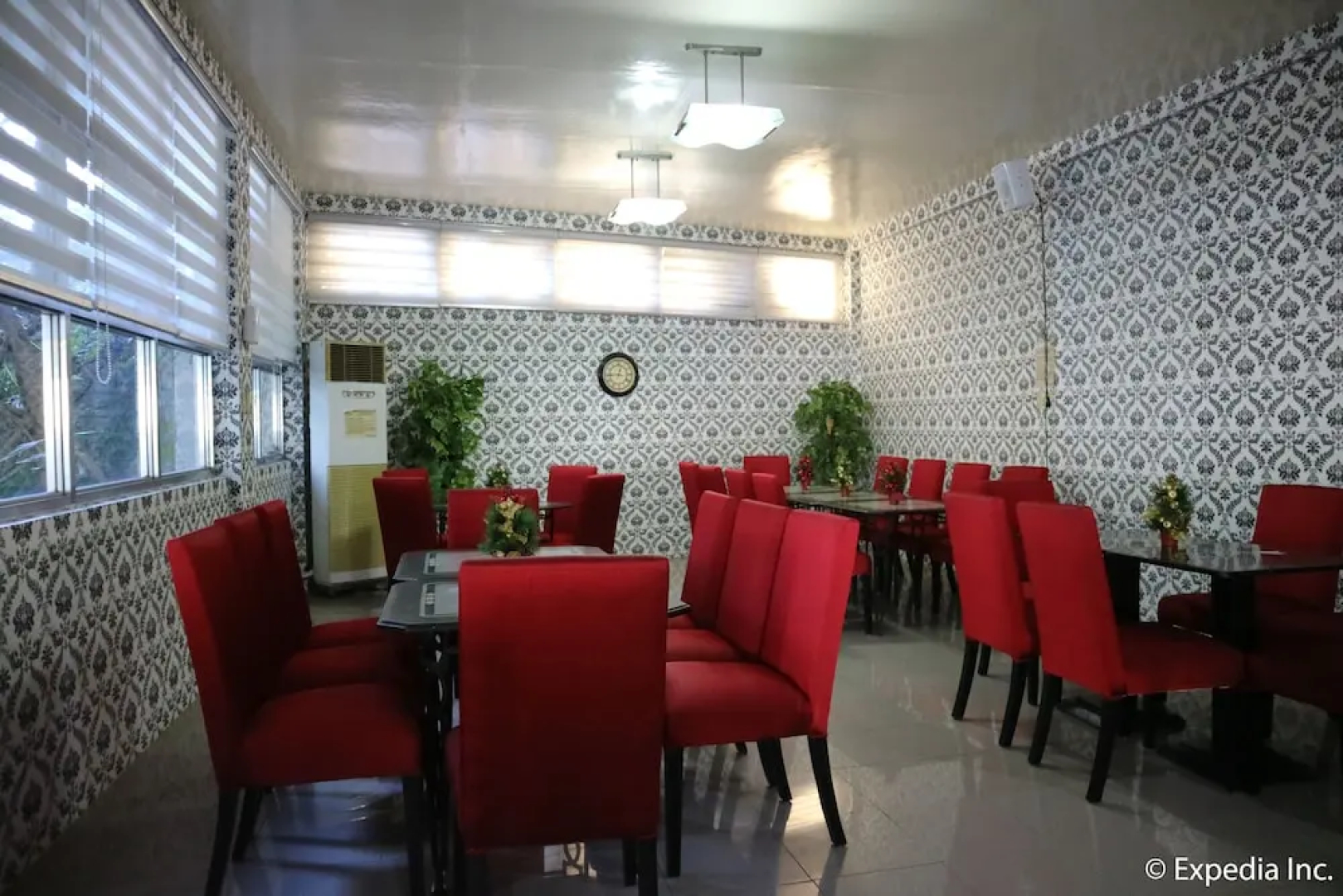 Splash Suites Hotel Laguna
