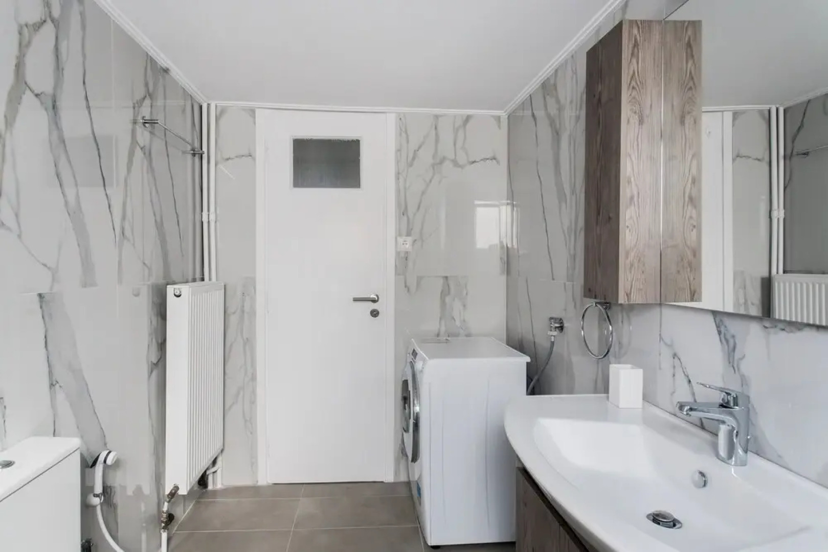 Spacious & Airy 1 Bedroom Apartment near HELEXPO