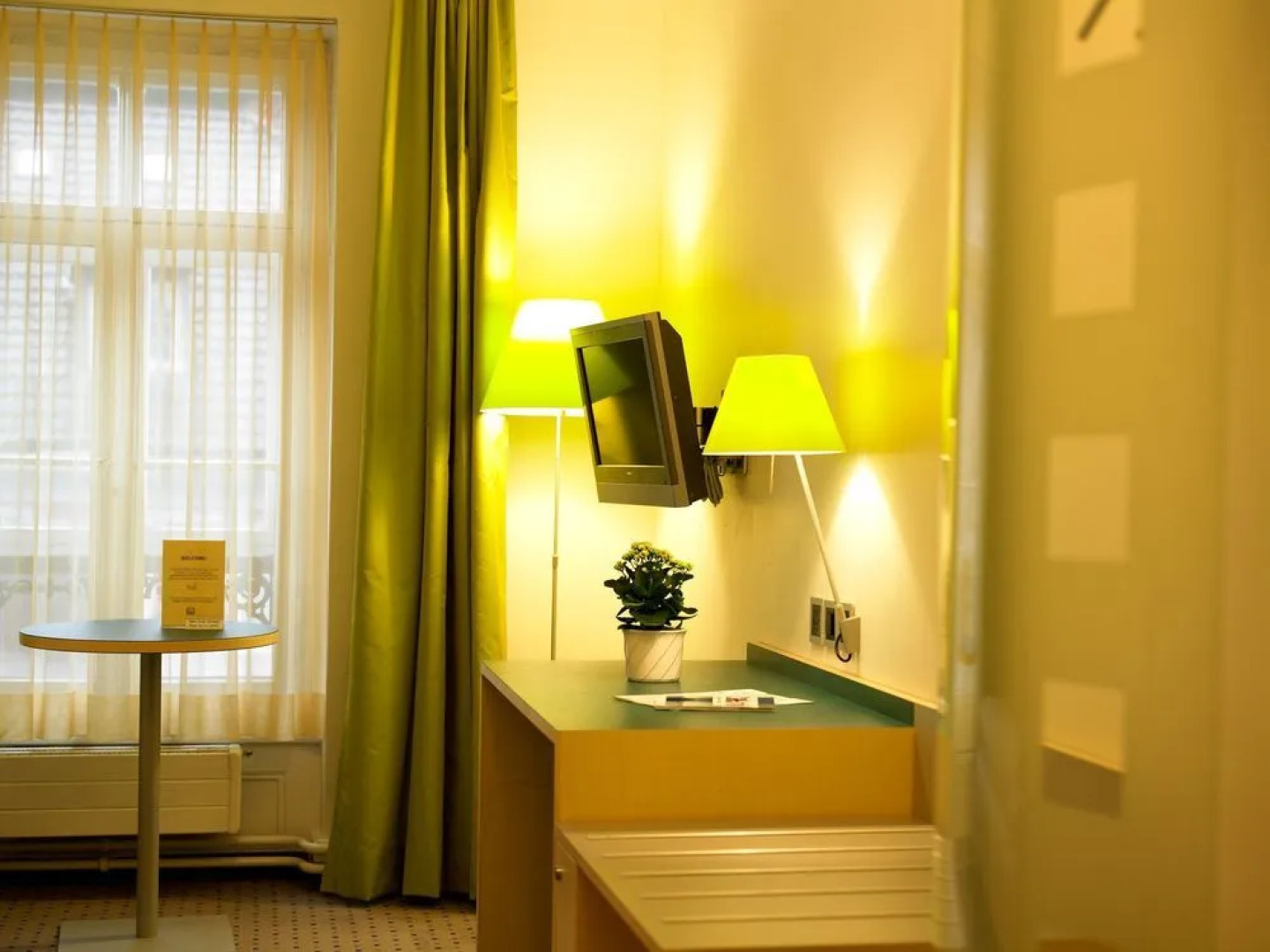 BLUME. - Baden Hotel & Restaurant