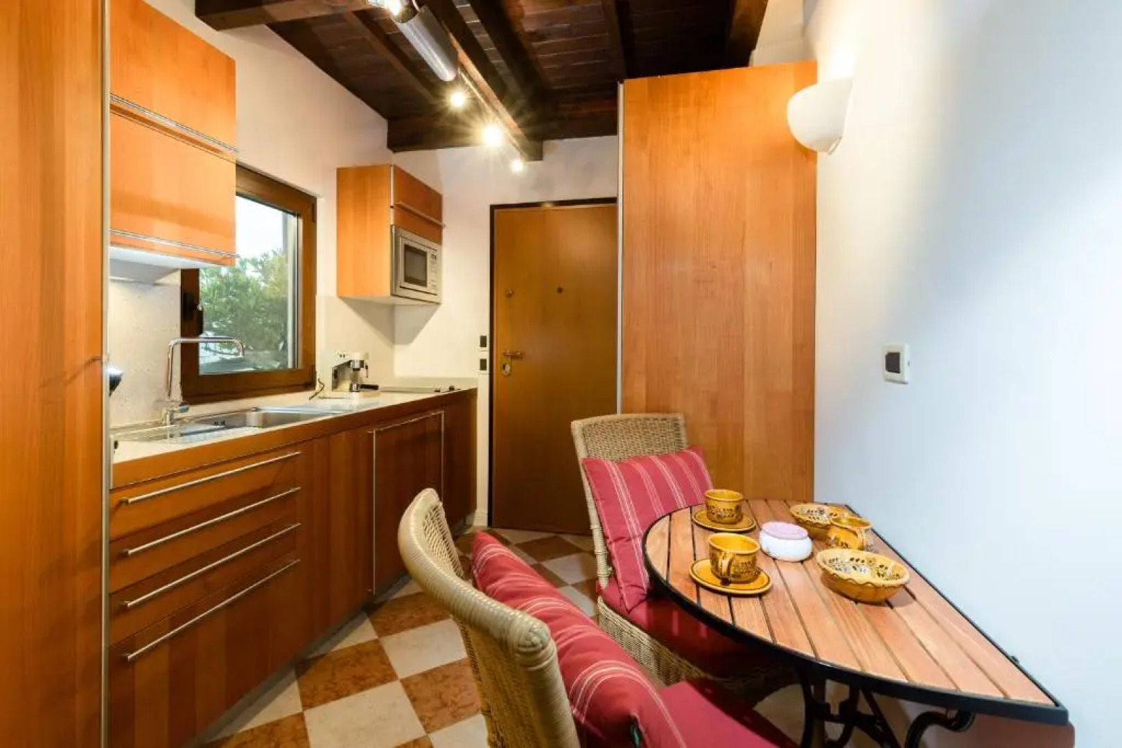 Lake Front Luxury Suites (Adults Only)