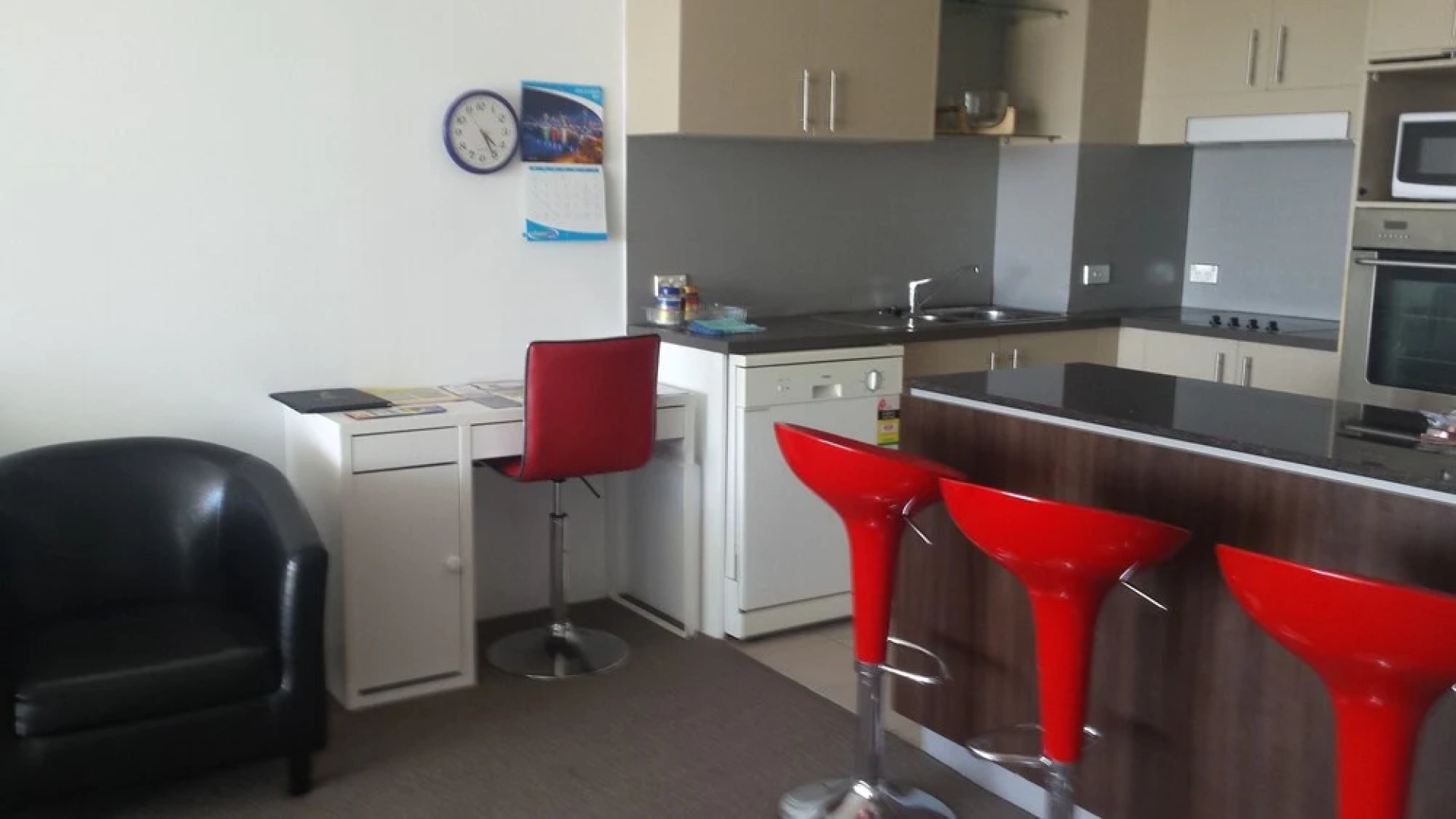 Grand Hotel Apartments Gold Coast by owner