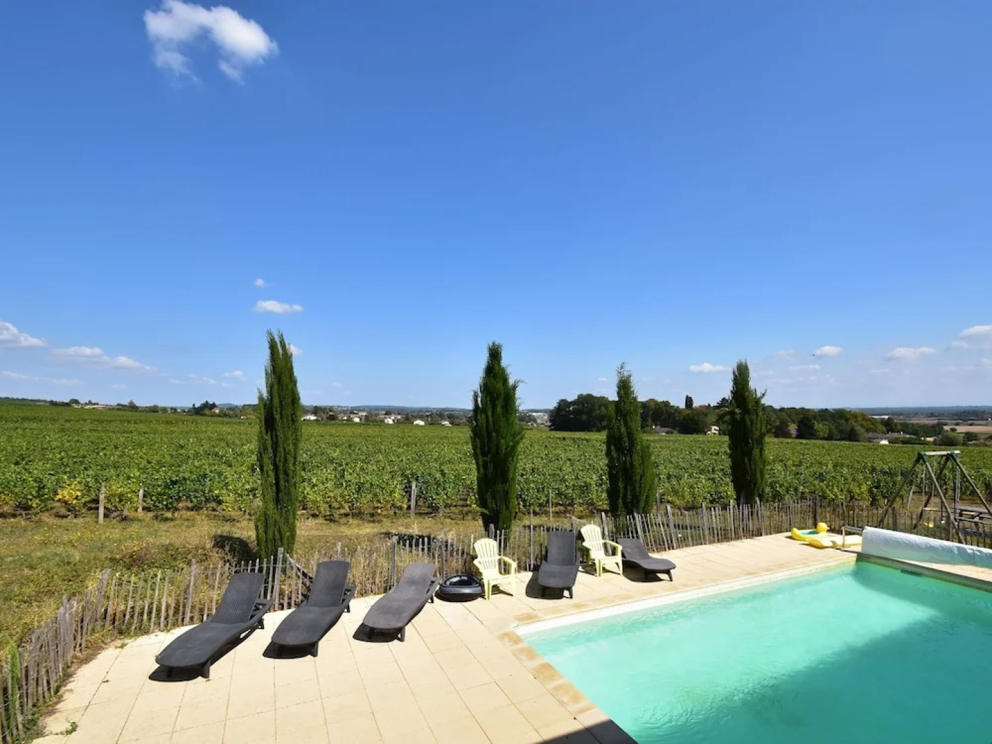 Vintage Farmhouse in Vinzelles with Pool