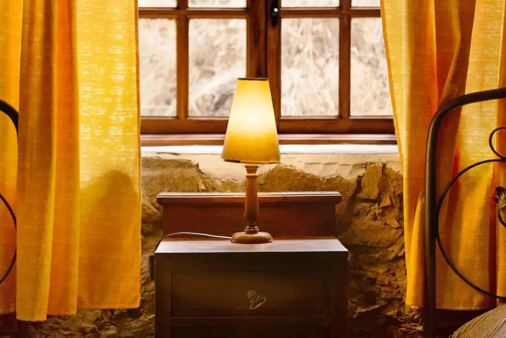 House Sleeps6-parking-garden-pool in Summer-pet