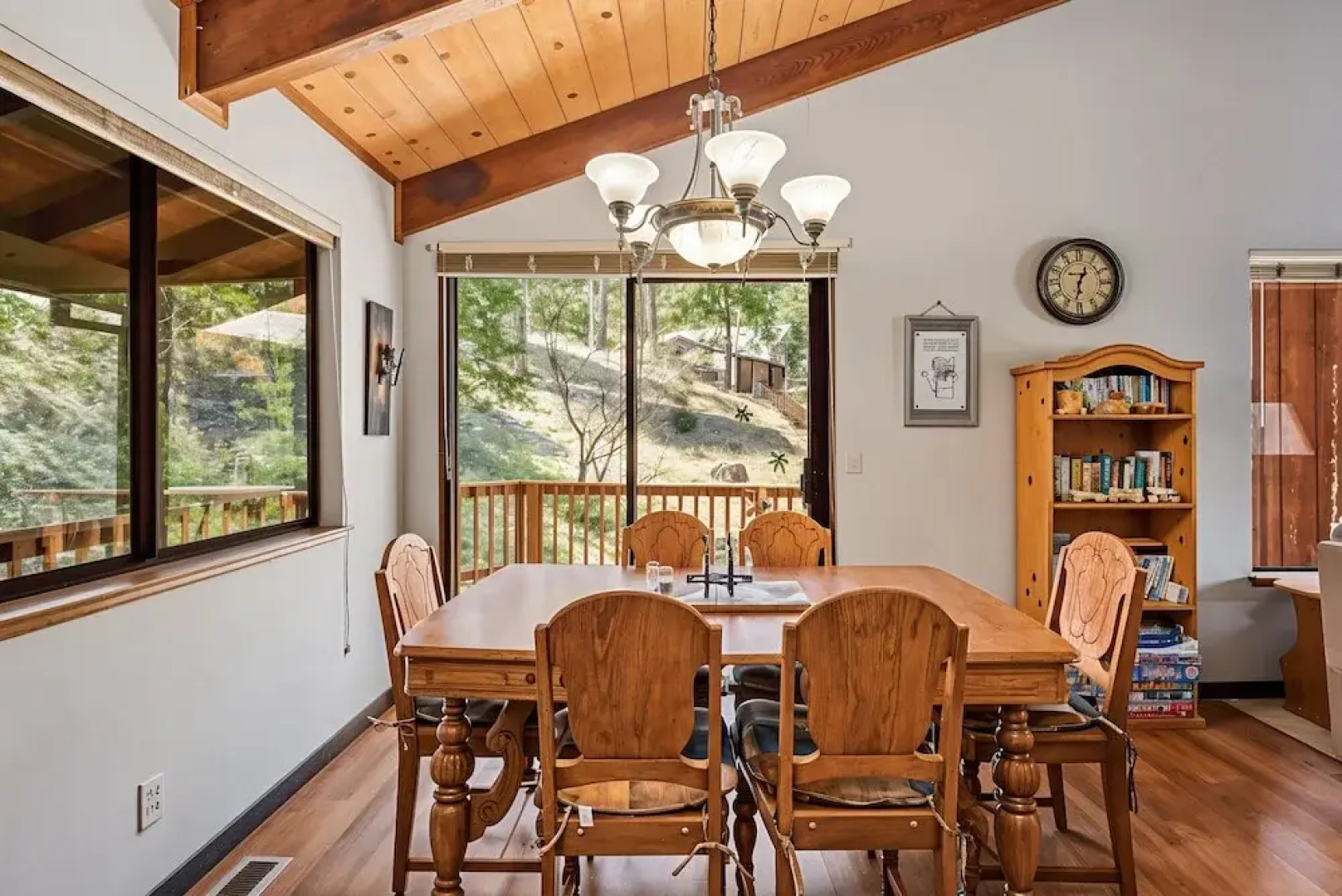 The Big Easy - Lakefront Only 1 mile to Popular Marina Beach! by Yosemite Region Resorts