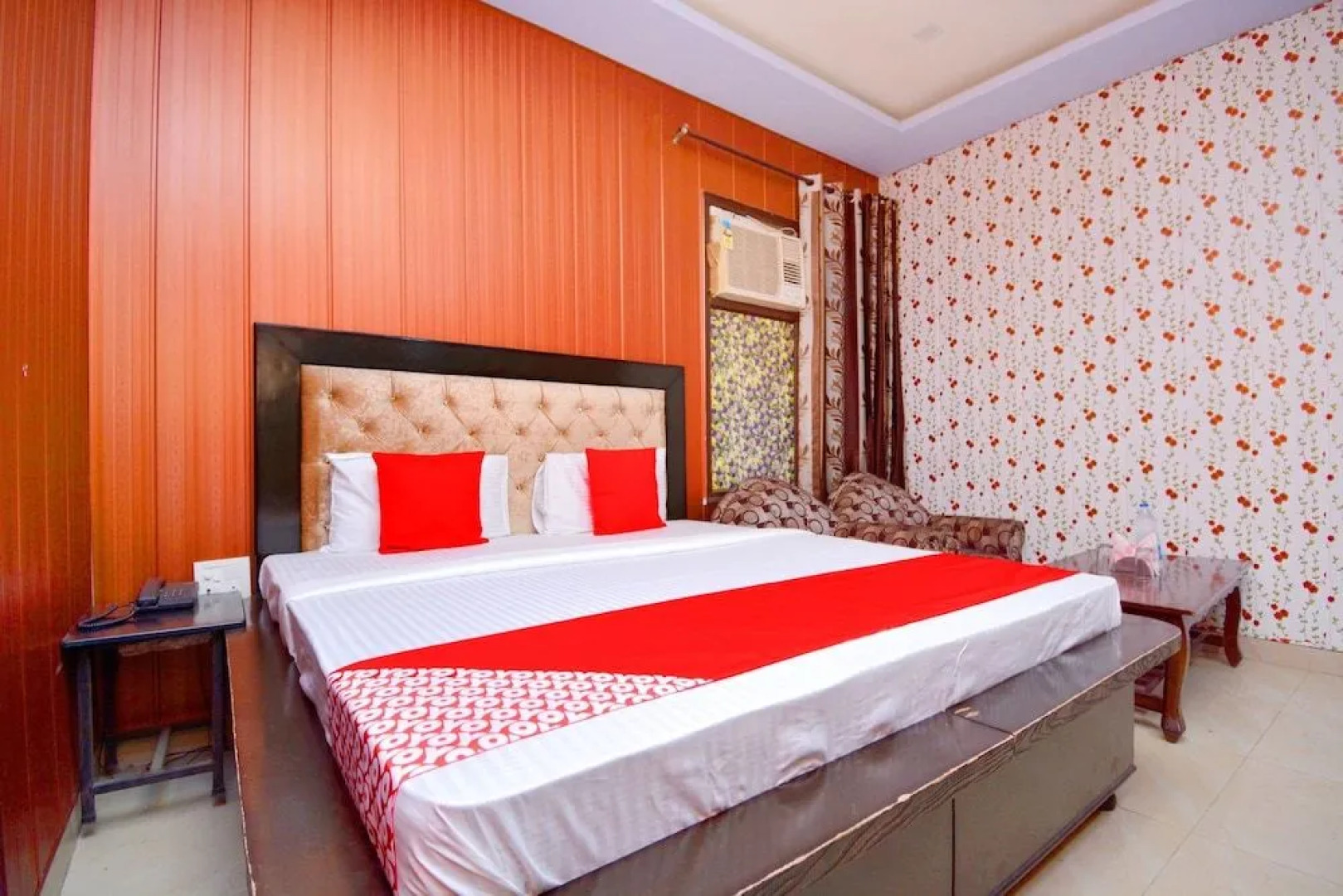 Oyo 39889 Palace Plaza