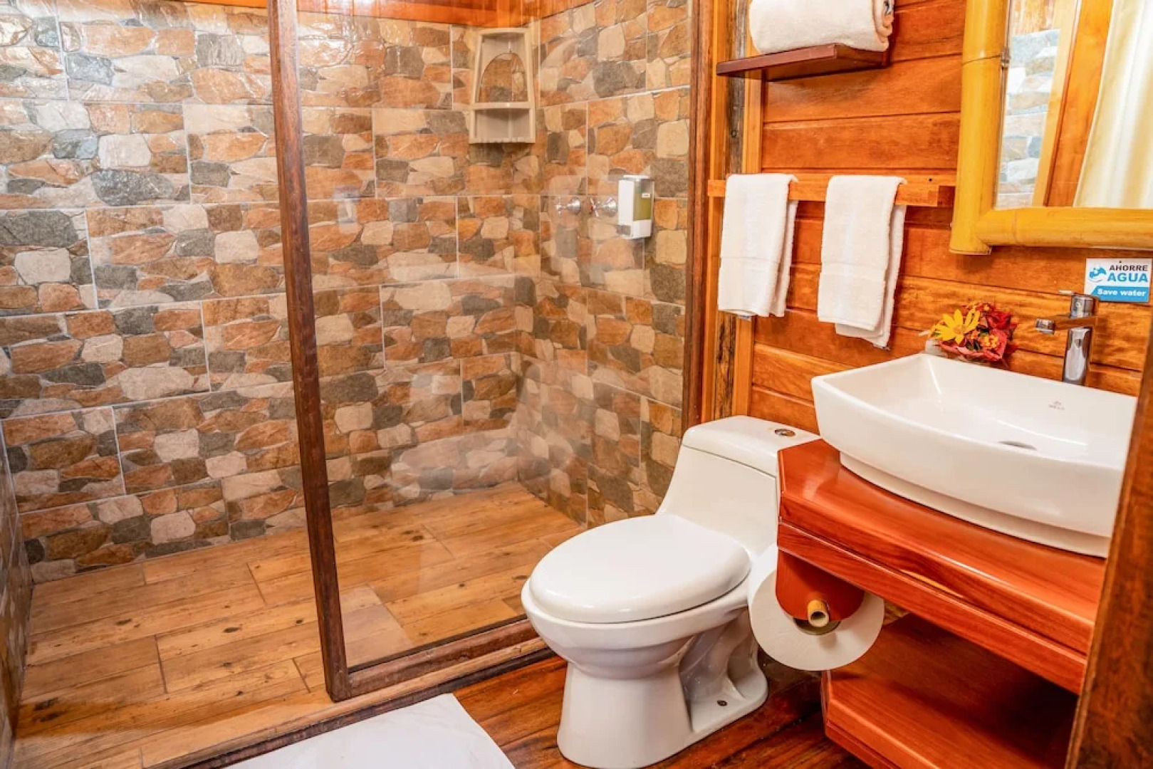 Heimatlos Rainforest Lodge