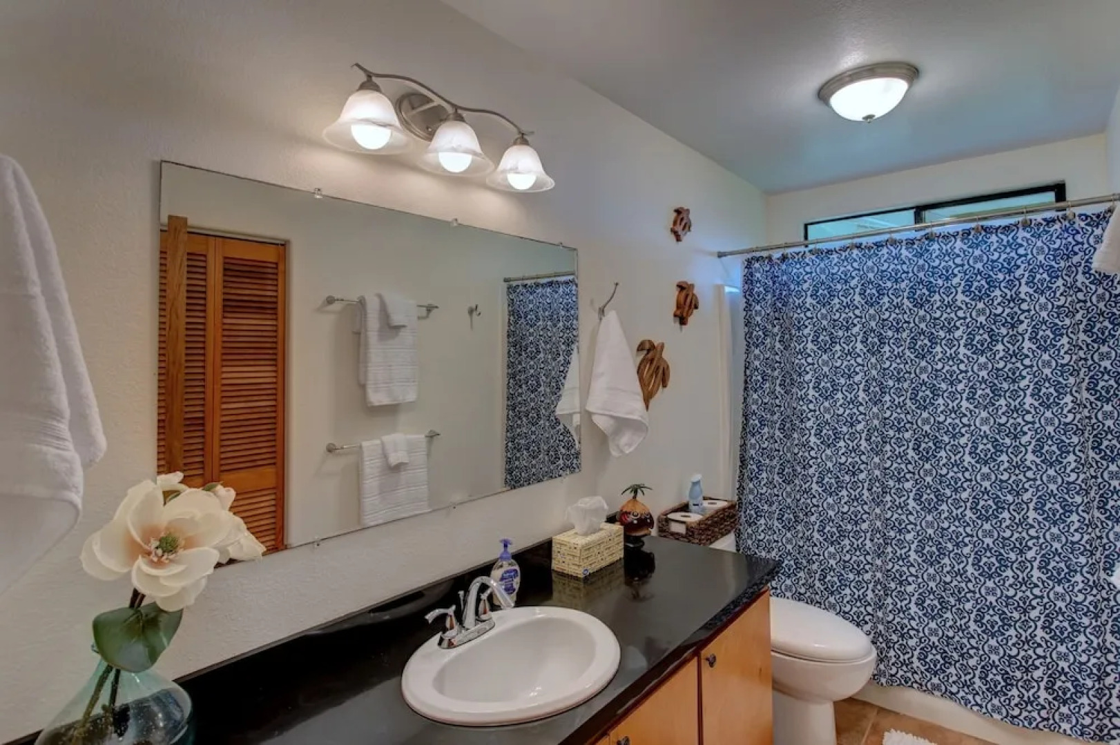 Hamakua Pukana La Hale 3 Bedroom Home by RedAwning