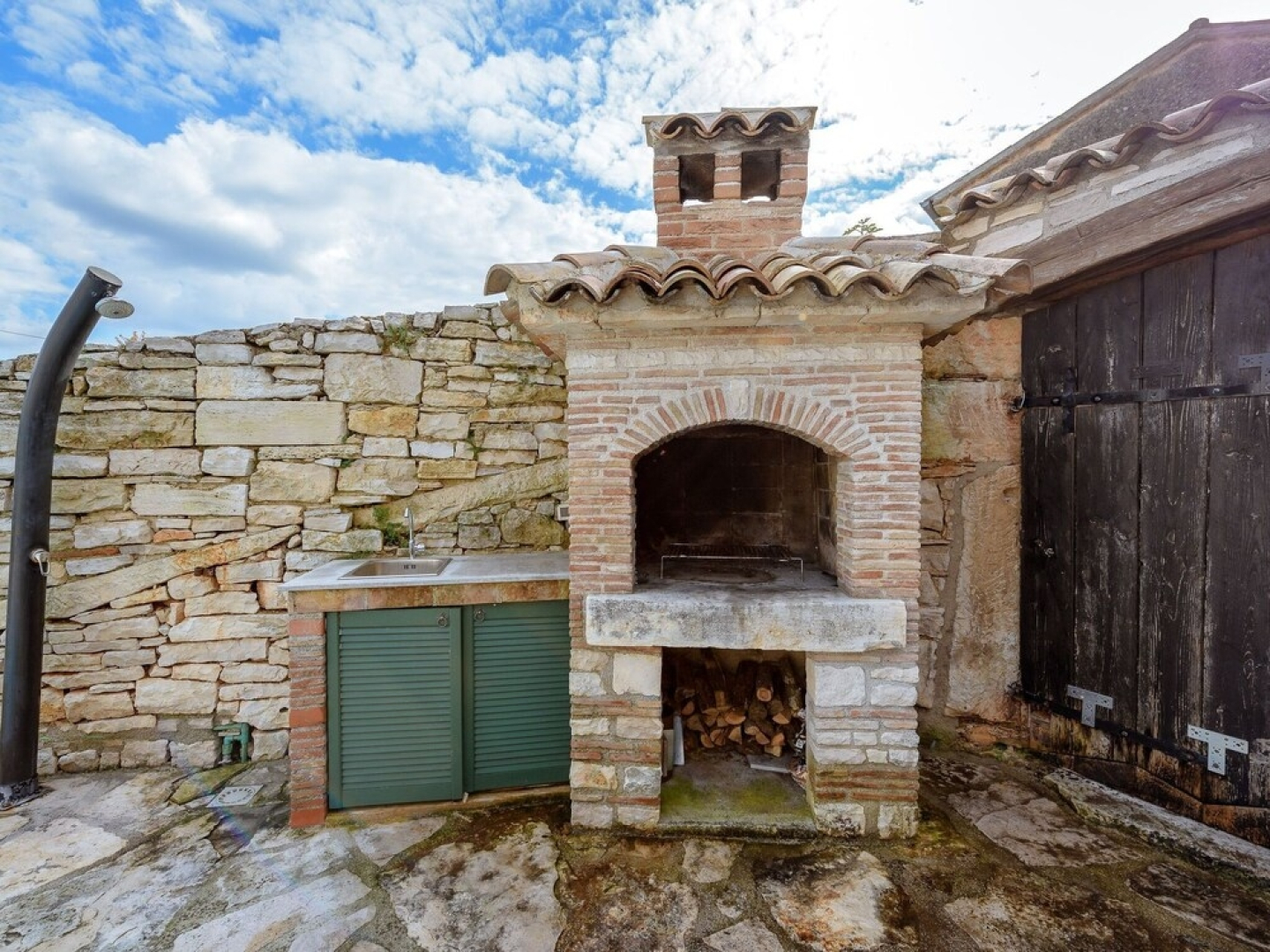 Lovely Stone House With Private Swimming Pool
