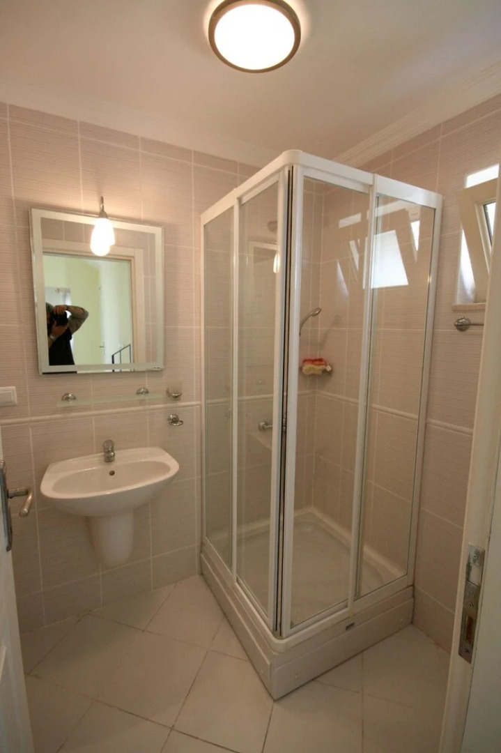 Important Group Turqouise Villa Katrina